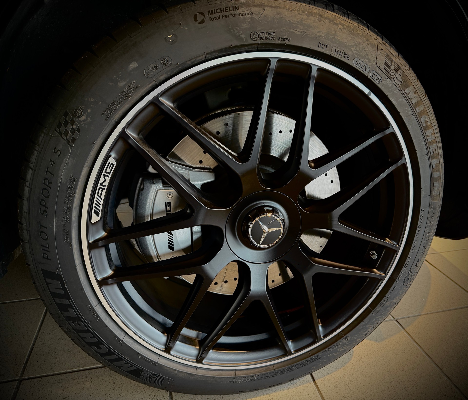 MERCEDES-BENZ GLE 53 AMG 4Matic+ 9G-Speedshift-showroom-element-3