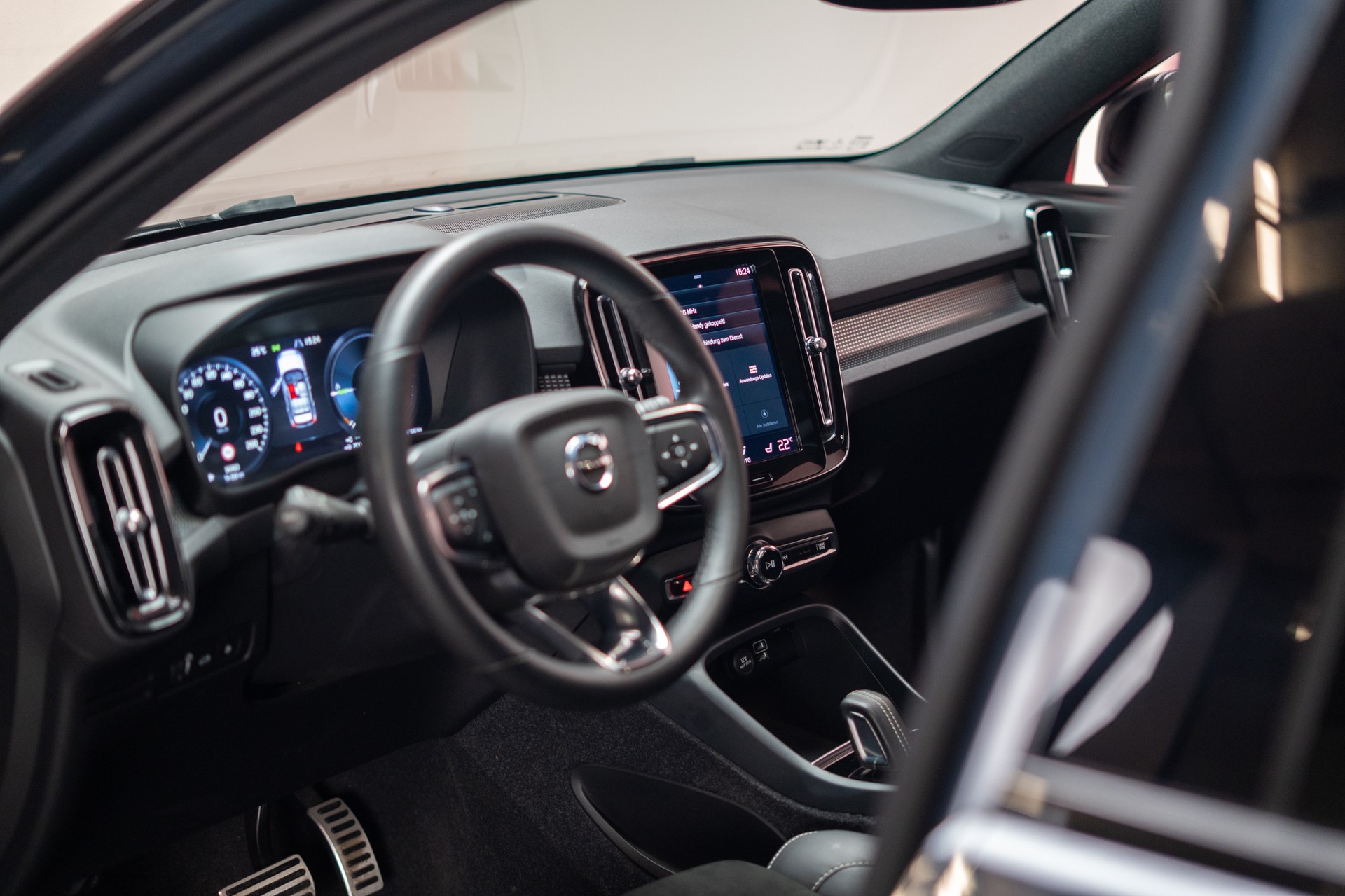 VOLVO XC40 1.5 T5 PiH R-Design / CH-Fahrzeug / Panorama / 360°Kamera /-image-11
