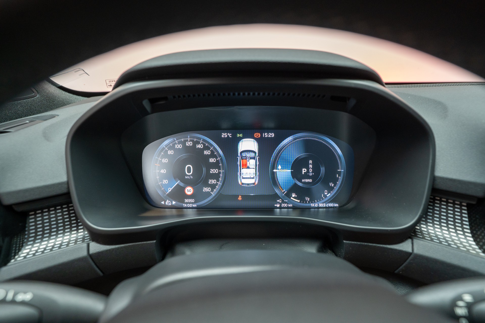 VOLVO XC40 1.5 T5 PiH R-Design / CH-Fahrzeug / Panorama / 360°Kamera /-image-21