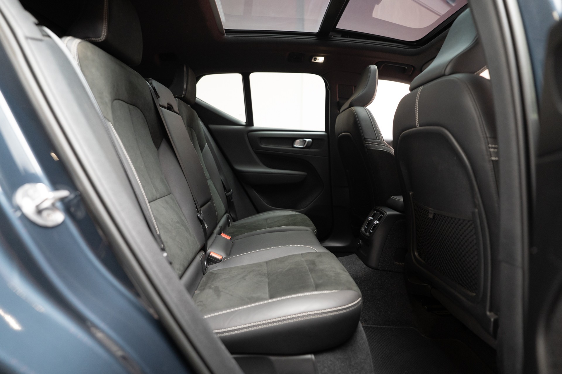 VOLVO XC40 1.5 T5 PiH R-Design / CH-Fahrzeug / Panorama / 360°Kamera /-image-15