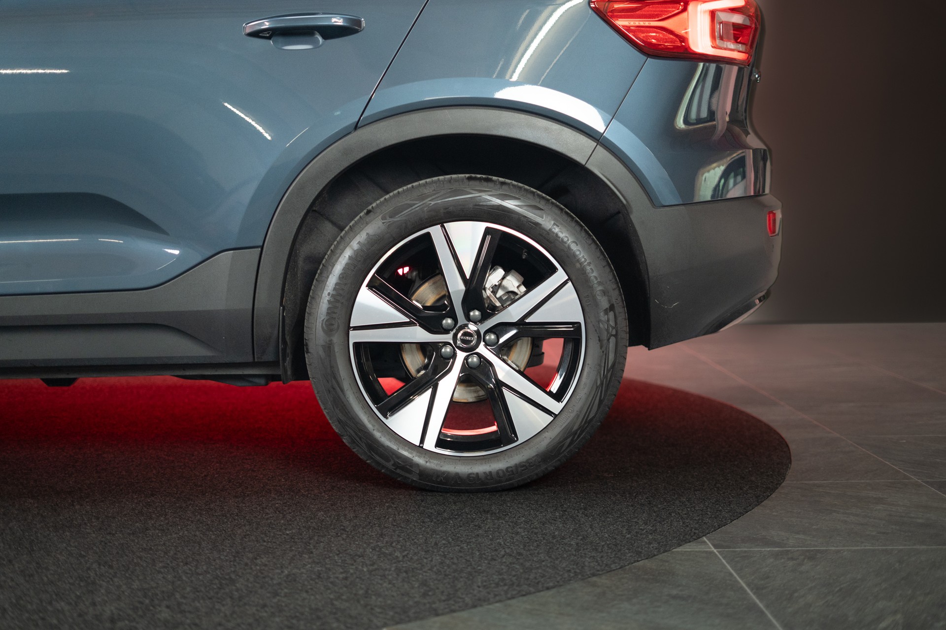 VOLVO XC40 1.5 T5 PiH R-Design / CH-Fahrzeug / Panorama / 360°Kamera /-image-28