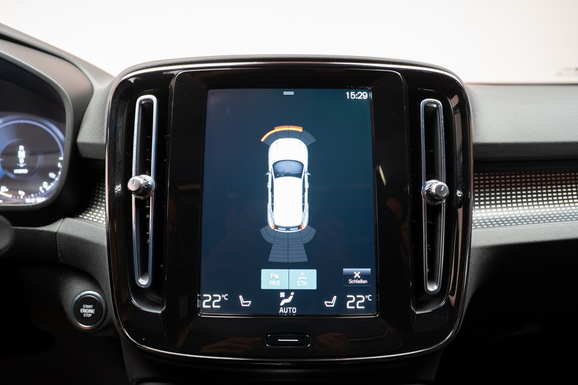 VOLVO XC40 1.5 T5 PiH R-Design / CH-Fahrzeug / Panorama / 360°Kamera /-image-24