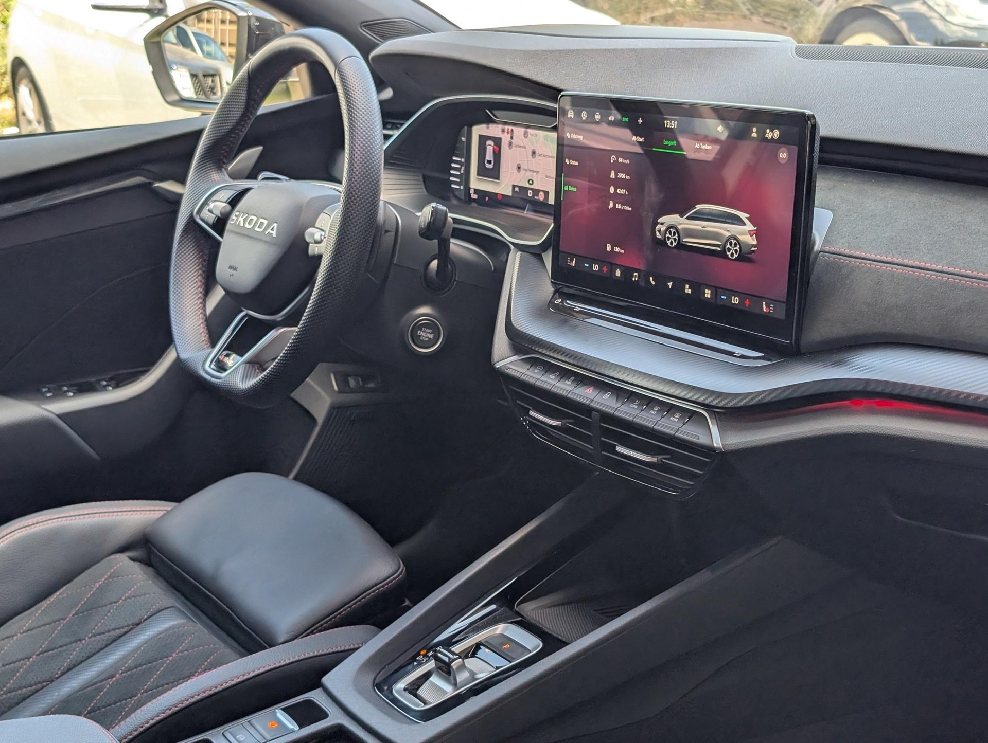 SKODA Octavia Combi 2.0 TSI RS DSG-image-17
