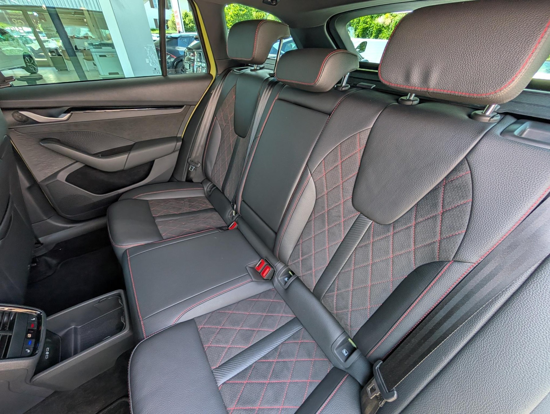 SKODA Octavia Combi 2.0 TSI RS DSG-image-10