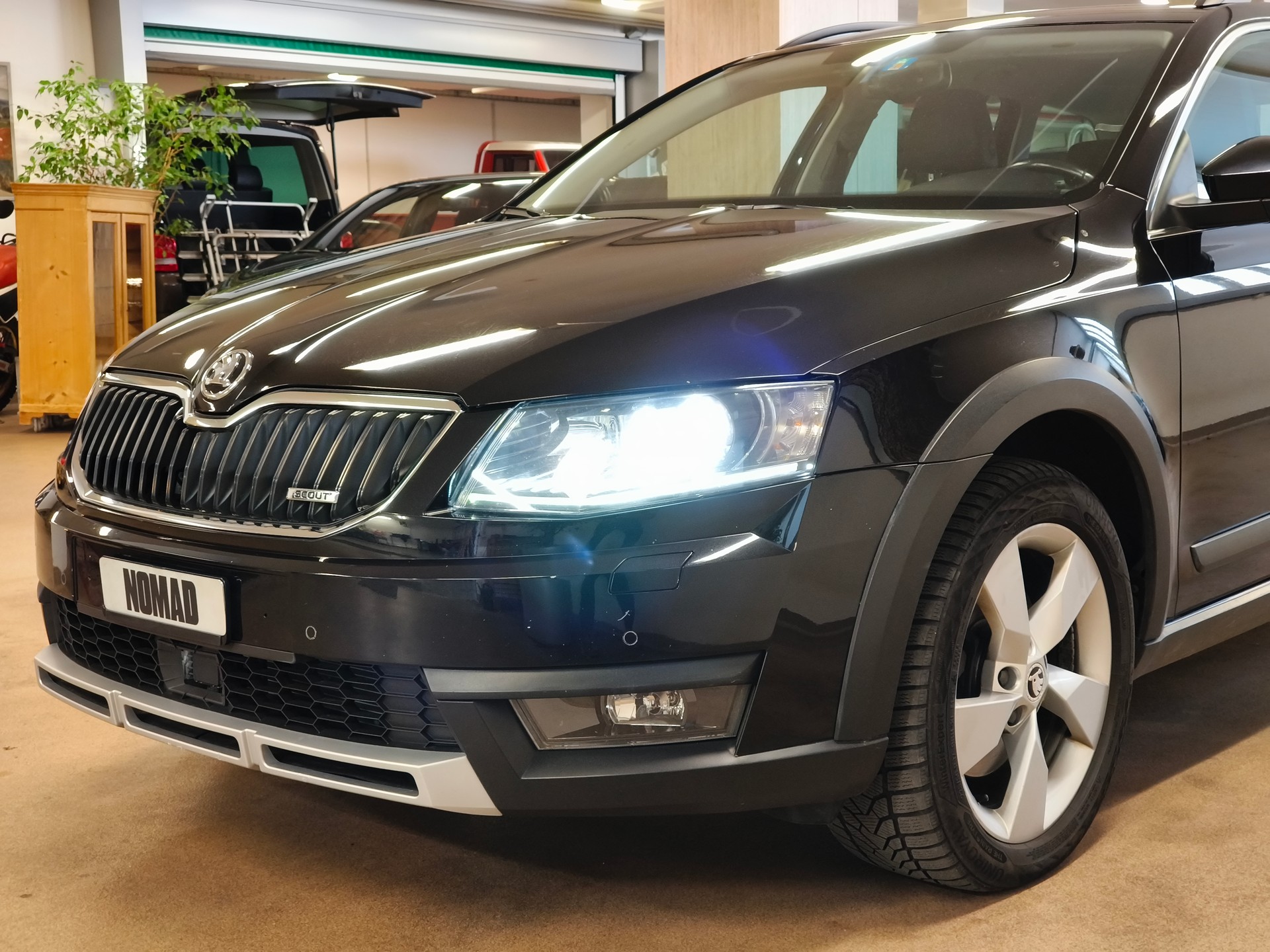 SKODA Octavia Combi 2.0 TDI Scout 4x4 DSG-showroom-element-2