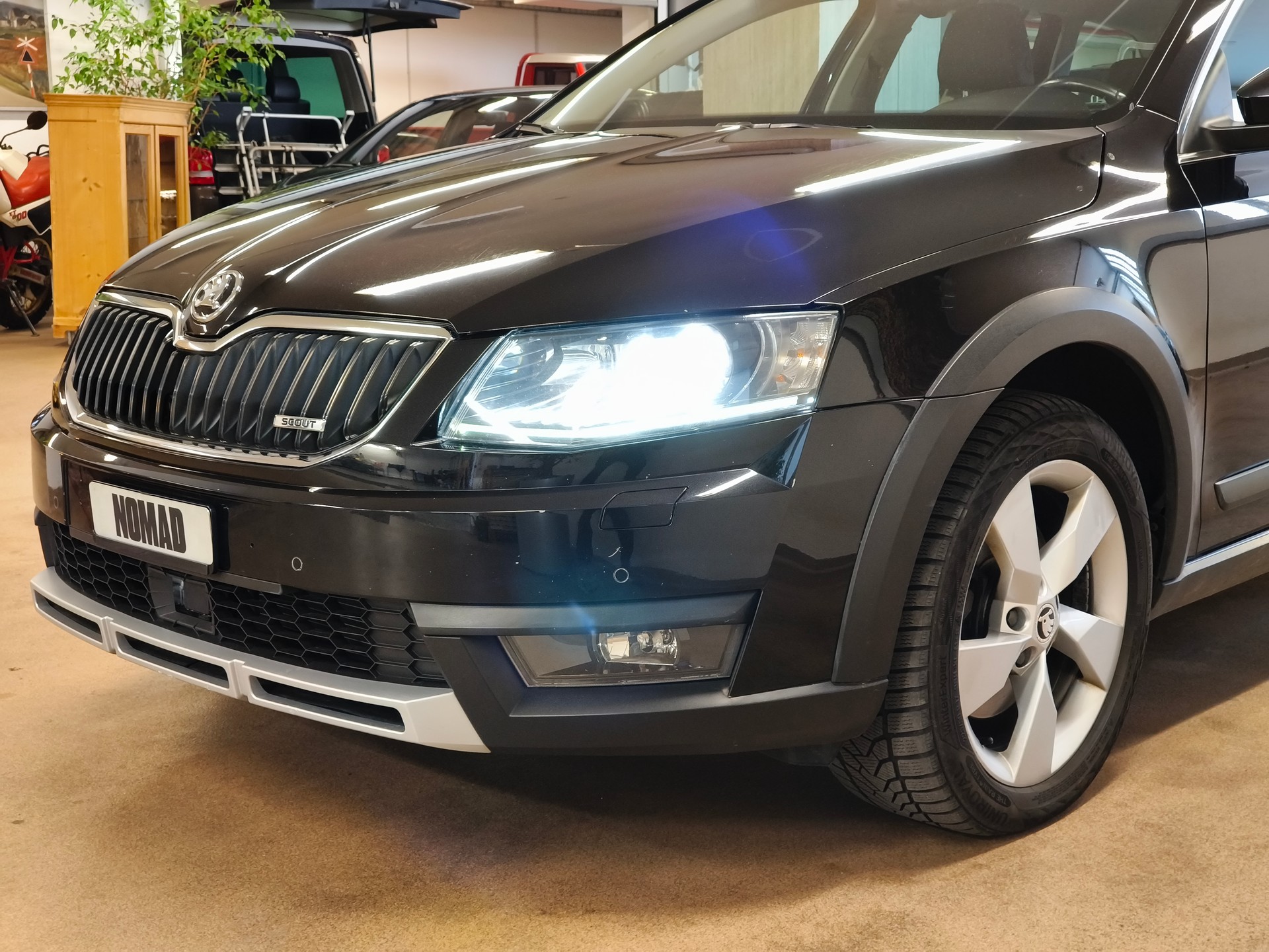 SKODA Octavia Combi 2.0 TDI Scout 4x4 DSG-showroom-element-1