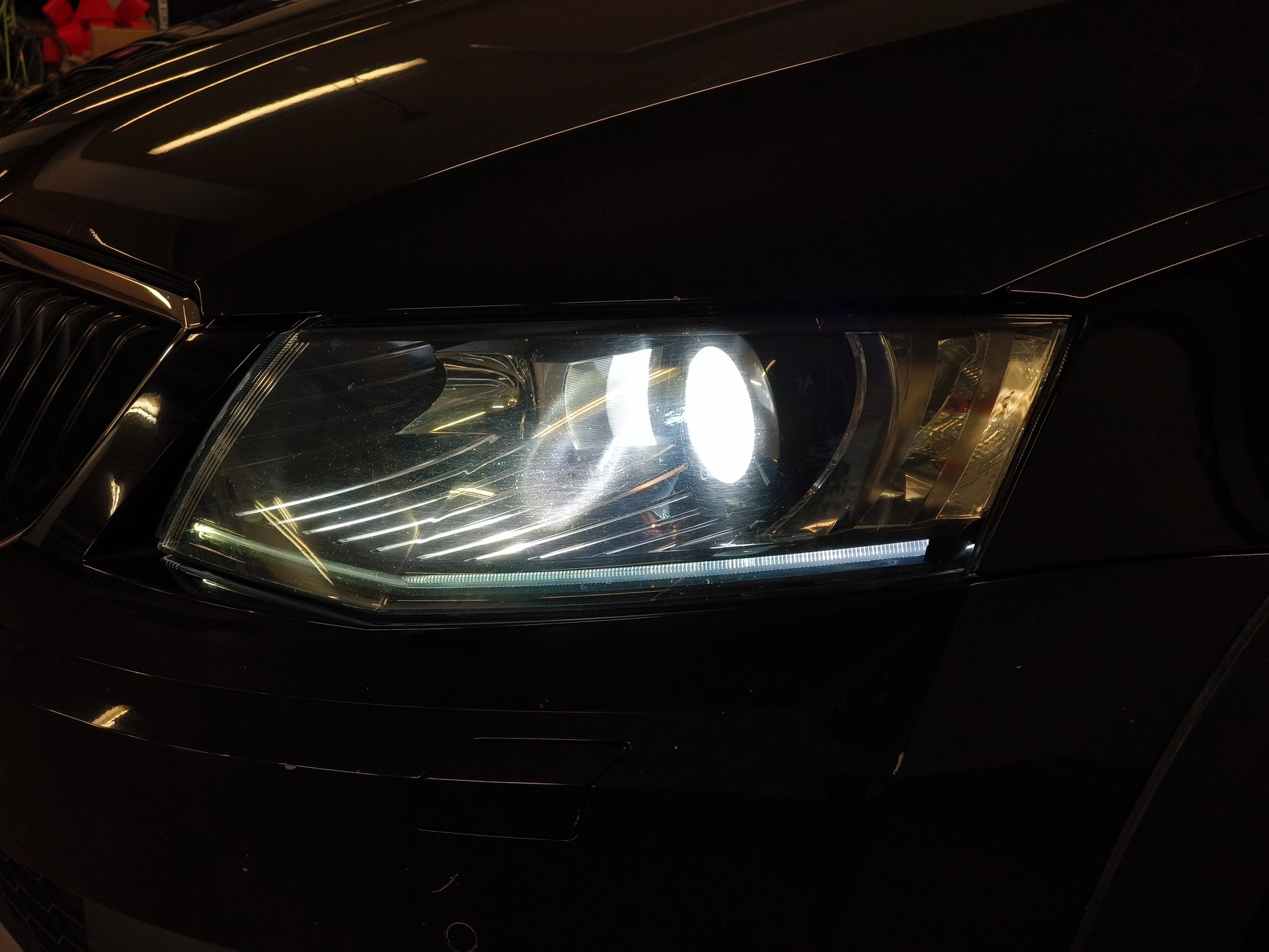 SKODA Octavia Combi 2.0 TDI Scout 4x4 DSG-showroom-element-3