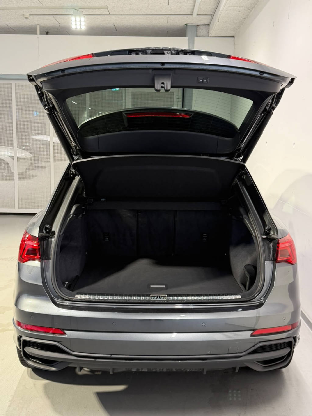 AUDI Q3 1.5 35 TFSI S line S-Tronic-image-9