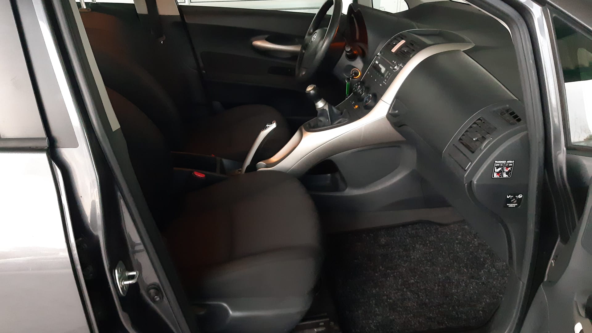 TOYOTA Auris 1.4 D-4D Linea Luna-image-13