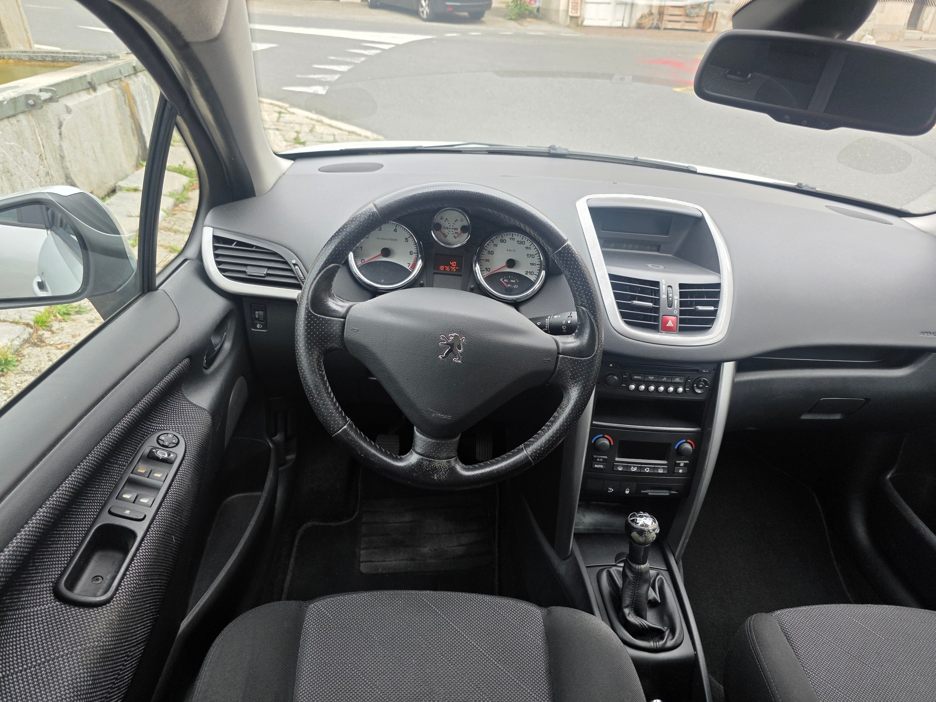 PEUGEOT 207 1.6 16V XS Premium-image-7