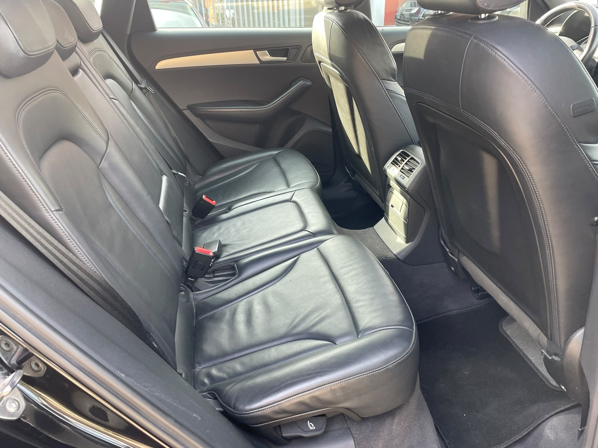 AUDI Q5 3.2 FSI quattro S-tronic-image-6