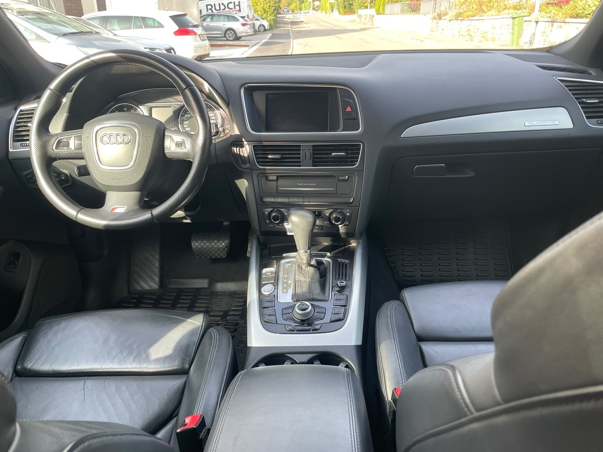AUDI Q5 3.2 FSI quattro S-tronic-image-8