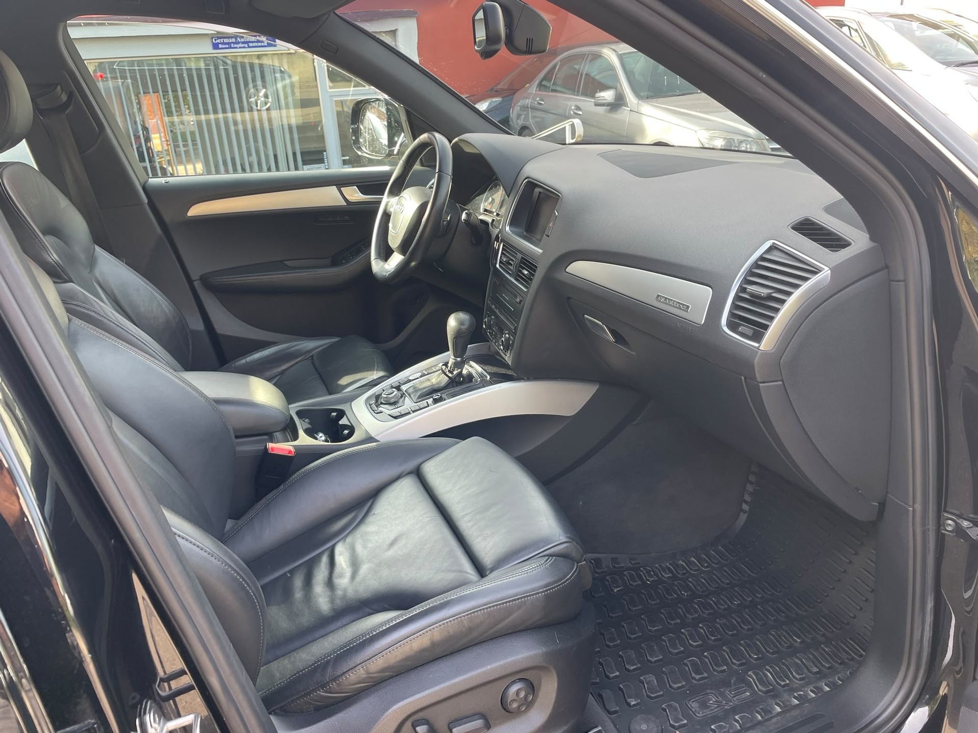 AUDI Q5 3.2 FSI quattro S-tronic-image-7
