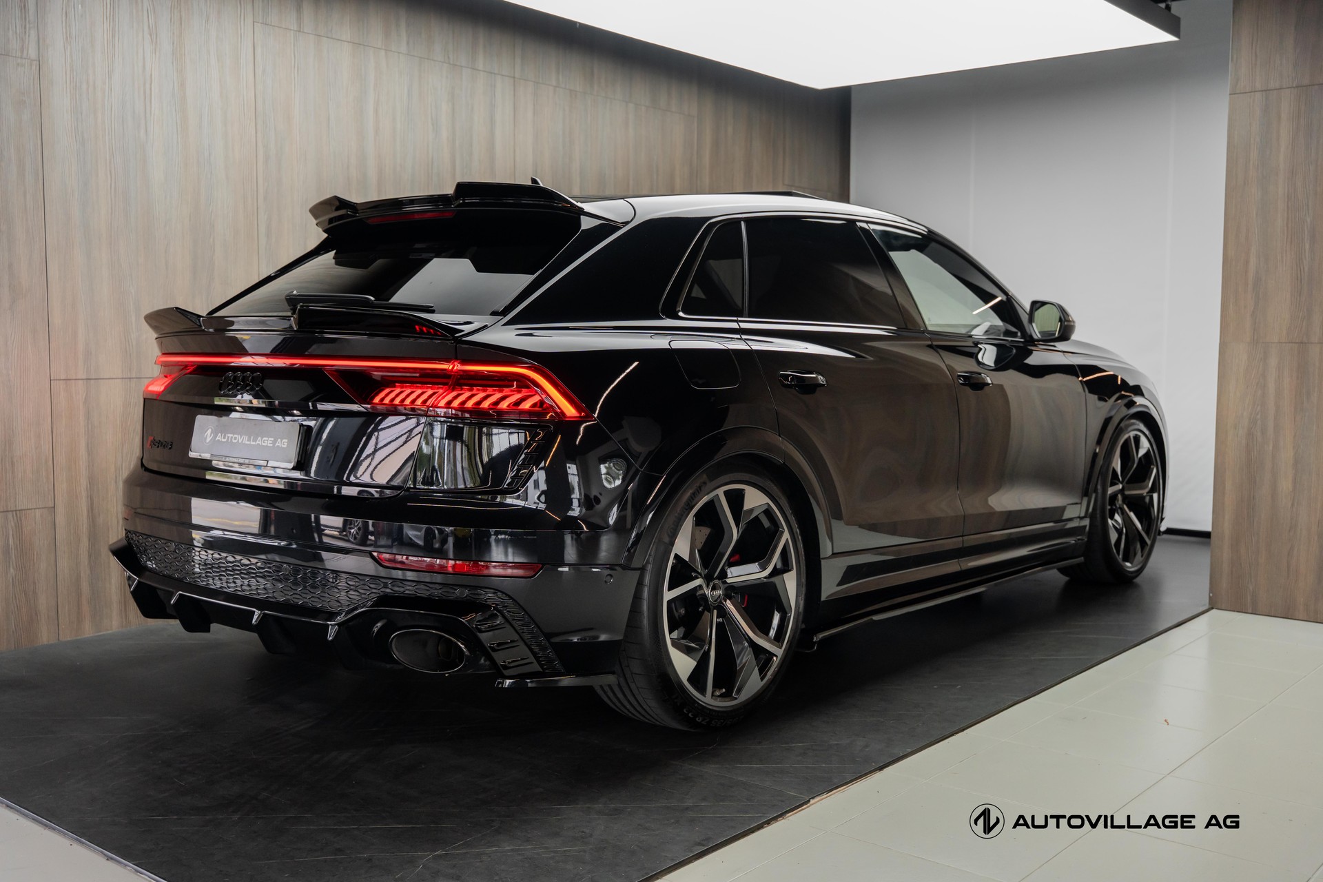 AUDI RSQ8 quattro tiptronic-showroom-element-1