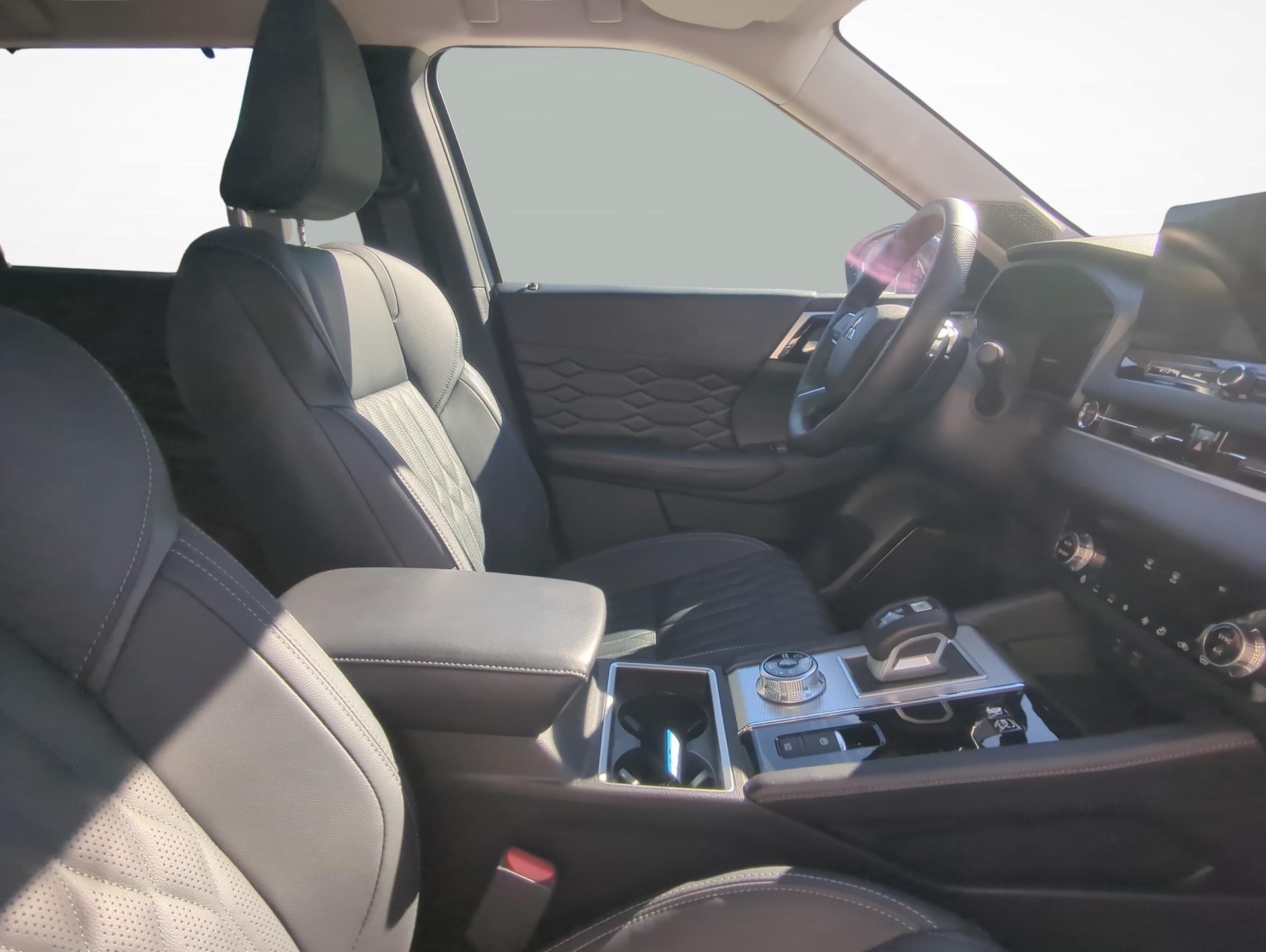 MITSUBISHI Outlander 2.4 PHEV Instyle 4x4-image-10