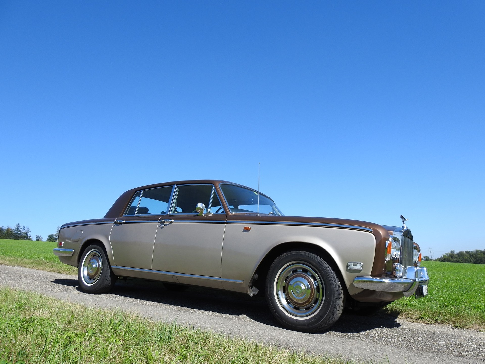ROLLS-ROYCE Silver Shadow