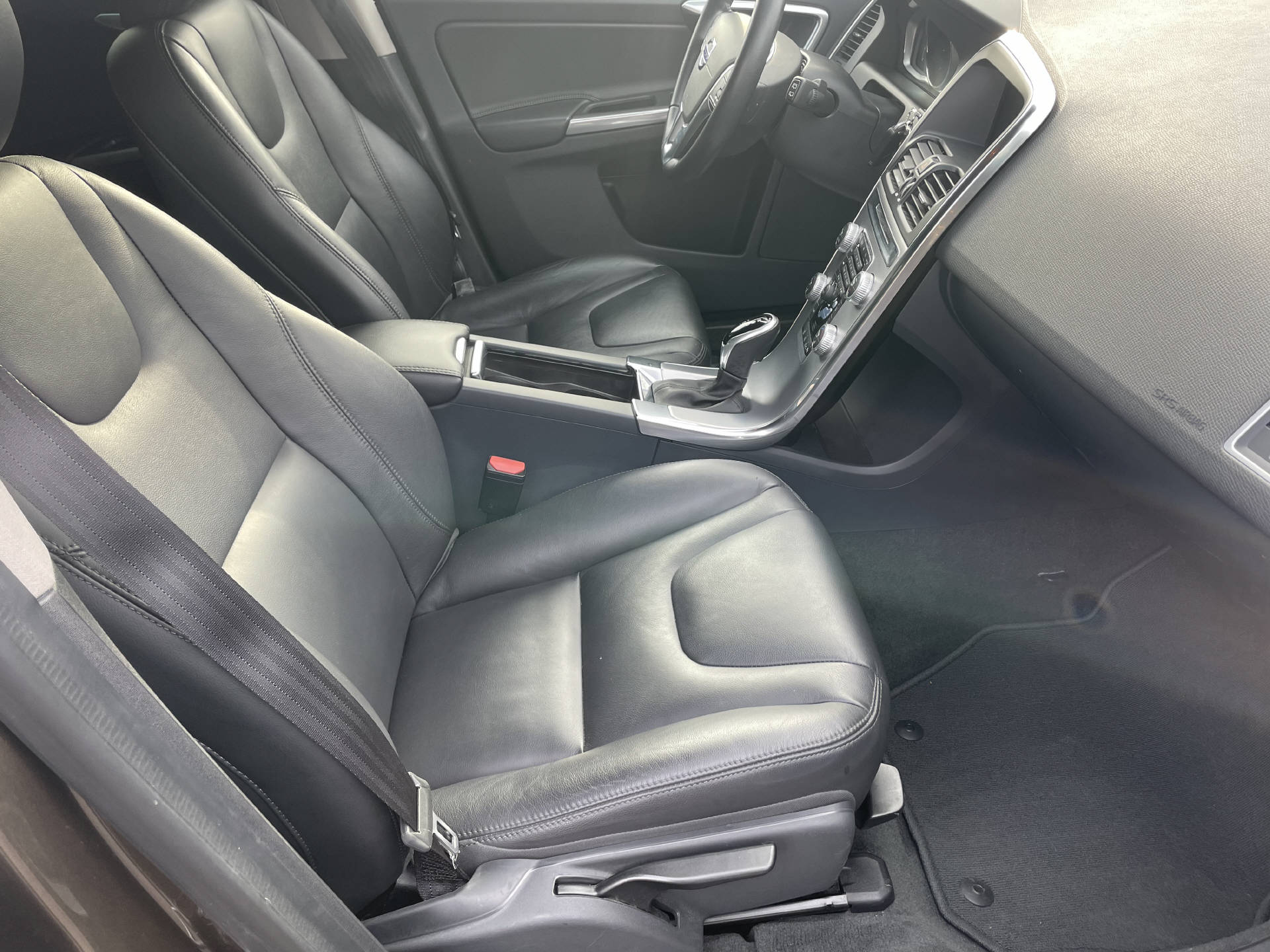 VOLVO XC60 2.0 T6 Summum AWD S/S-image-11