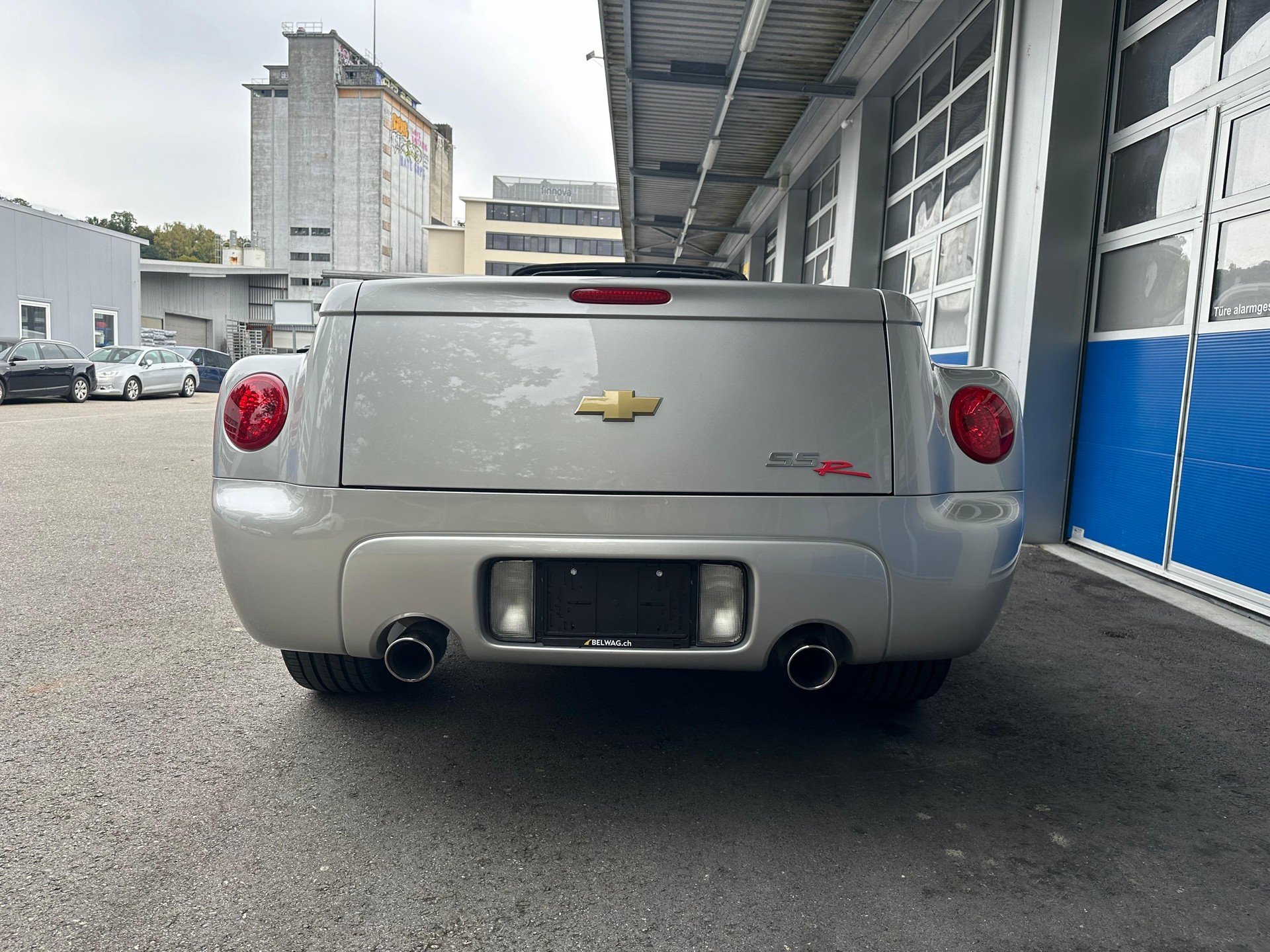 CHEVROLET SSR-image-4