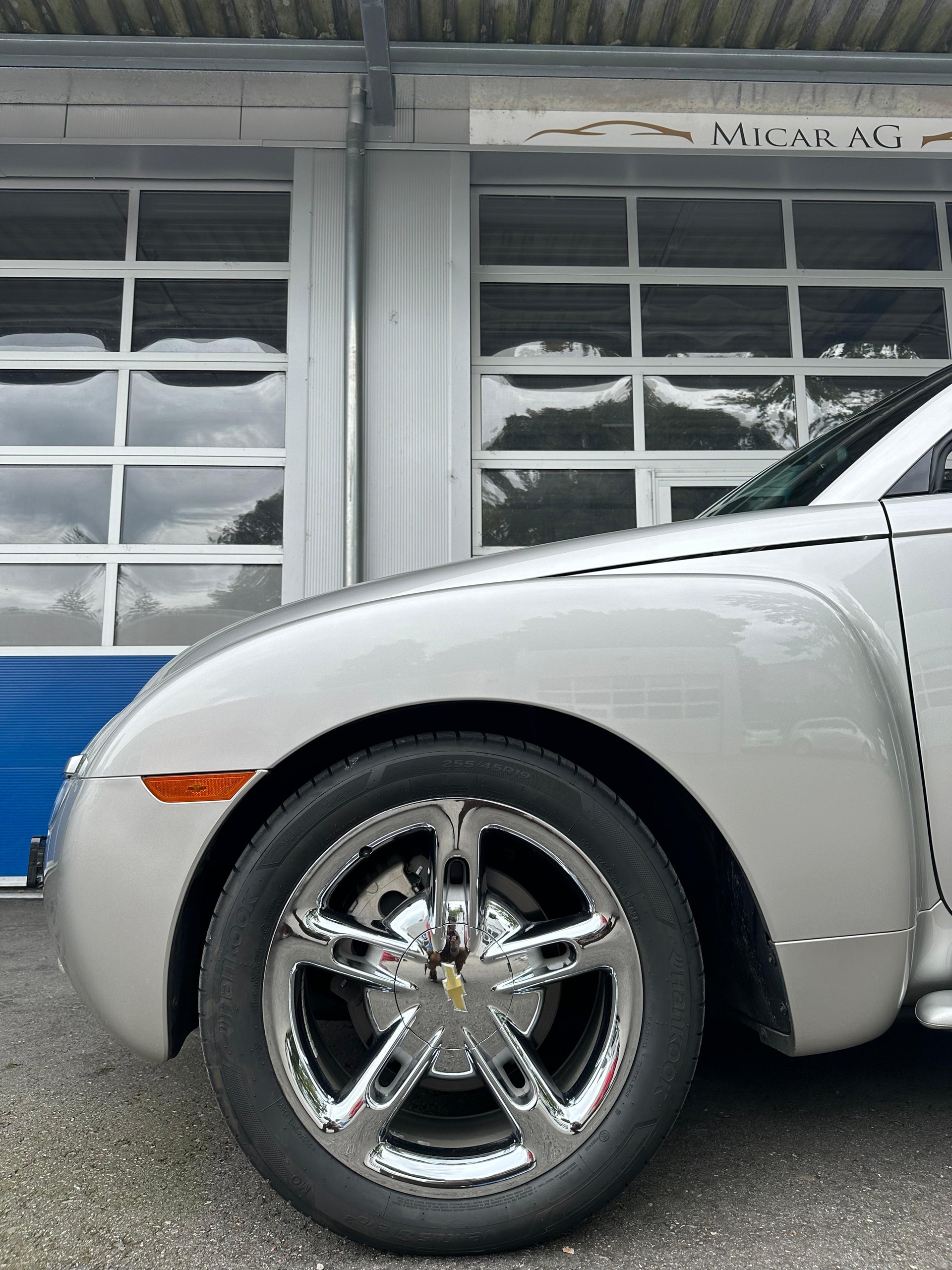 CHEVROLET SSR-image-3