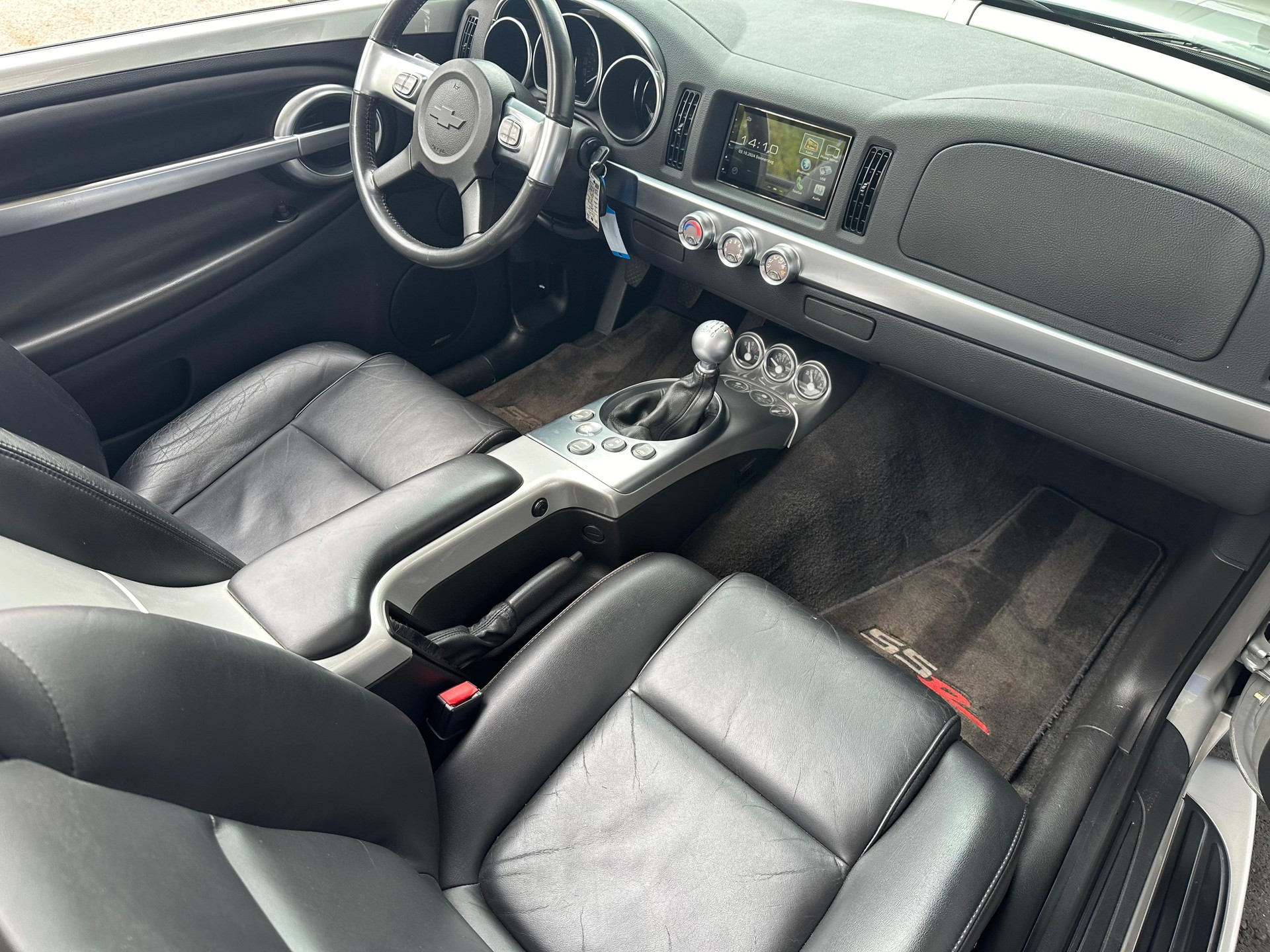 CHEVROLET SSR-image-7