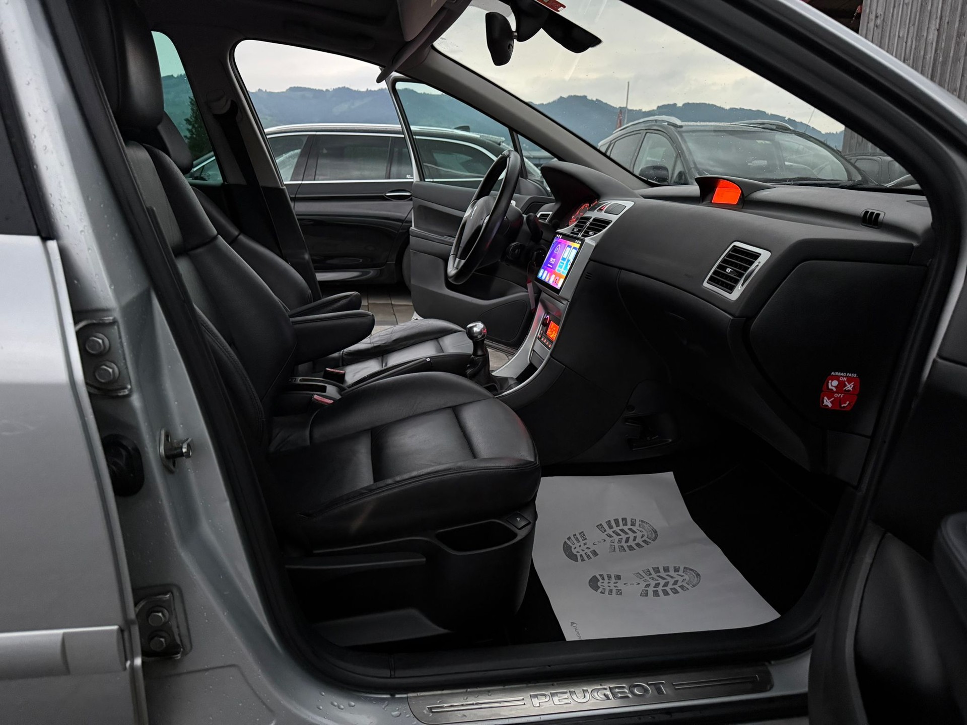 PEUGEOT 307 SW 2.0 16V Premium-image-10