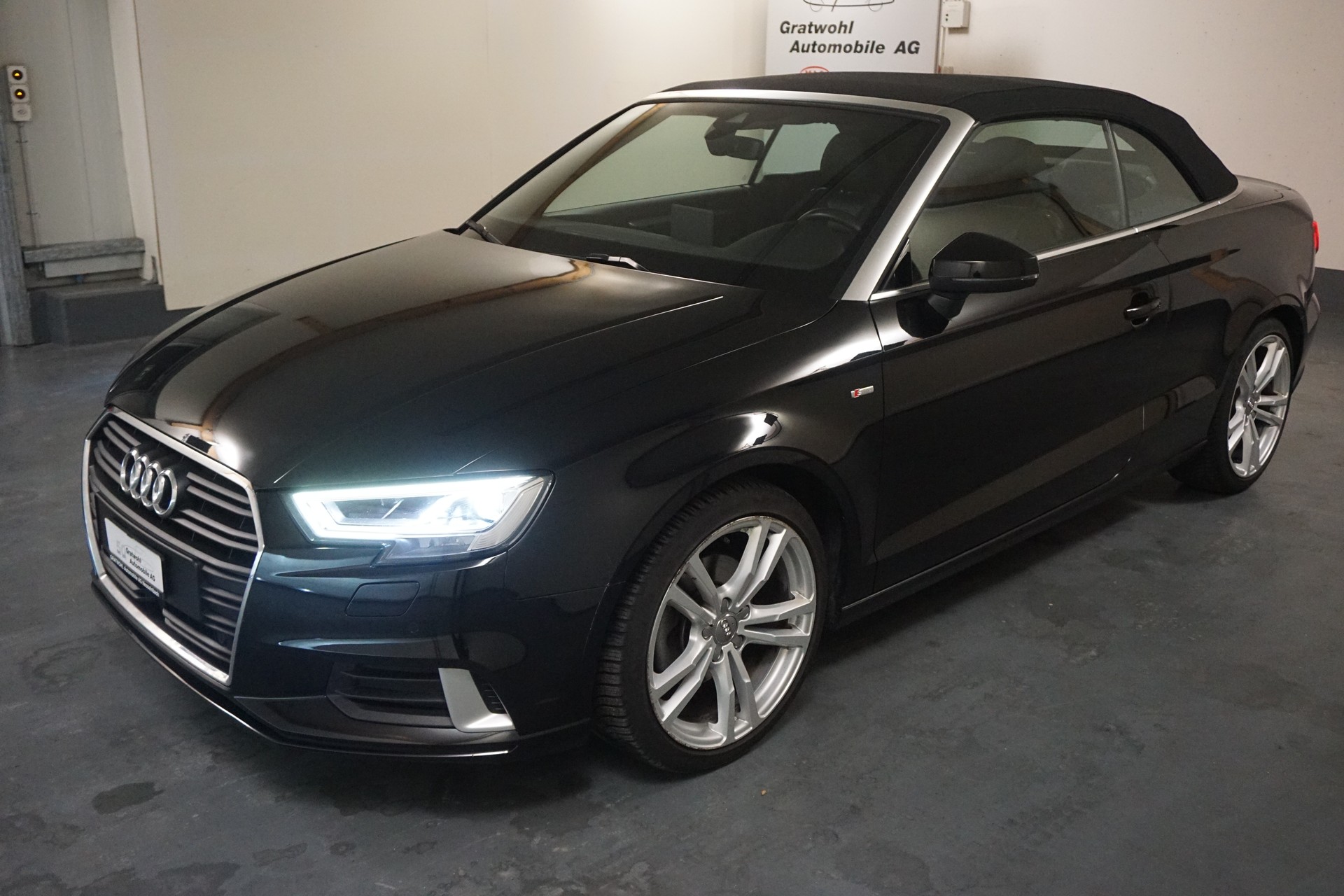 AUDI A3 Cabriolet 35 TFSI Sport S-tronic-showroom-element-1