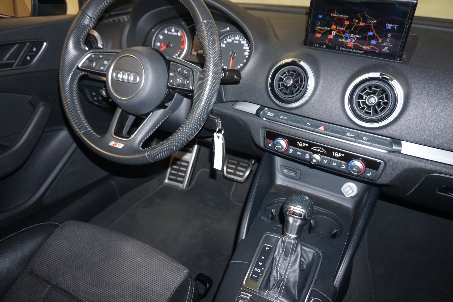 AUDI A3 Cabriolet 35 TFSI Sport S-tronic-image-11