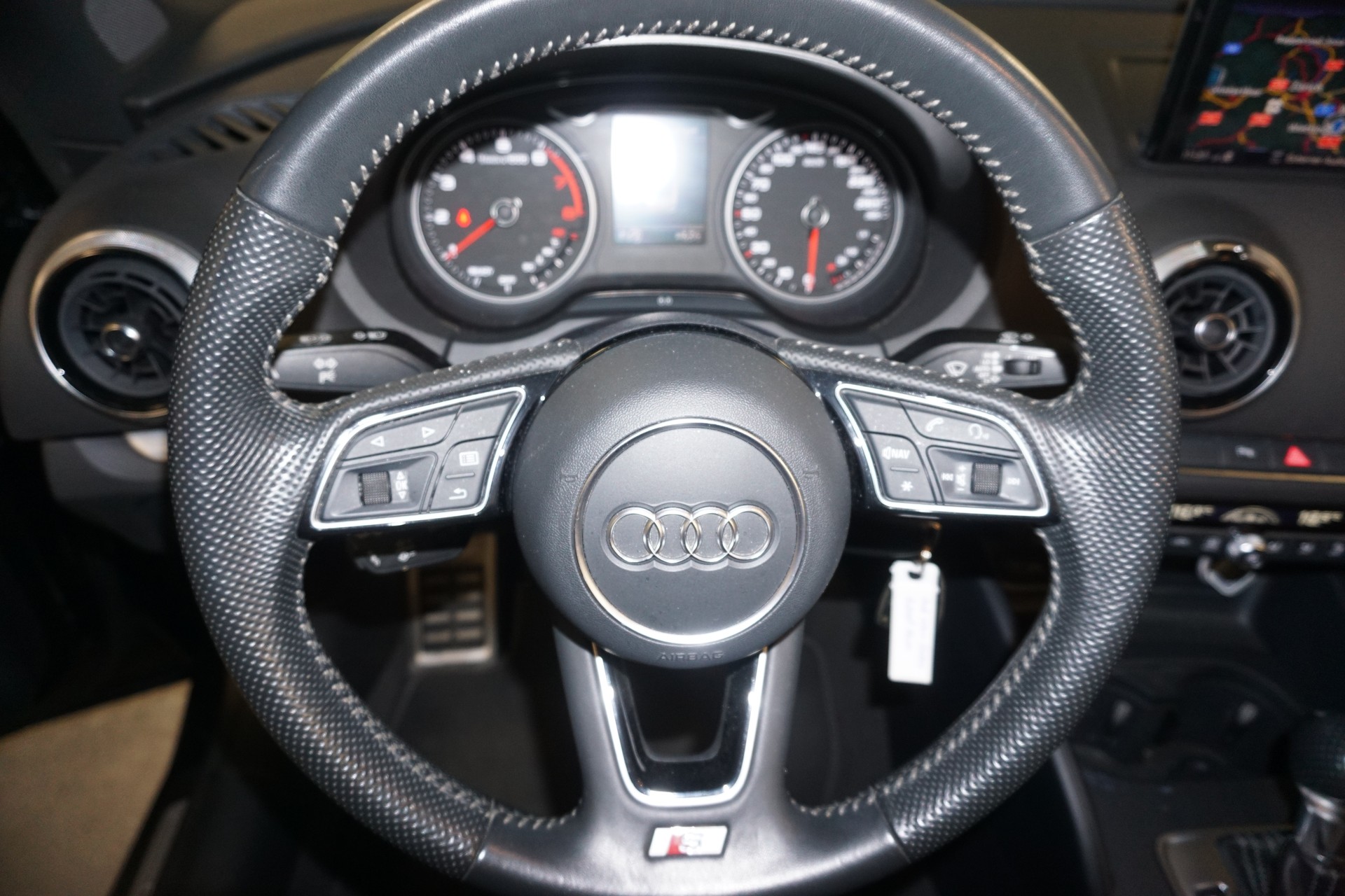 AUDI A3 Cabriolet 35 TFSI Sport S-tronic-image-13
