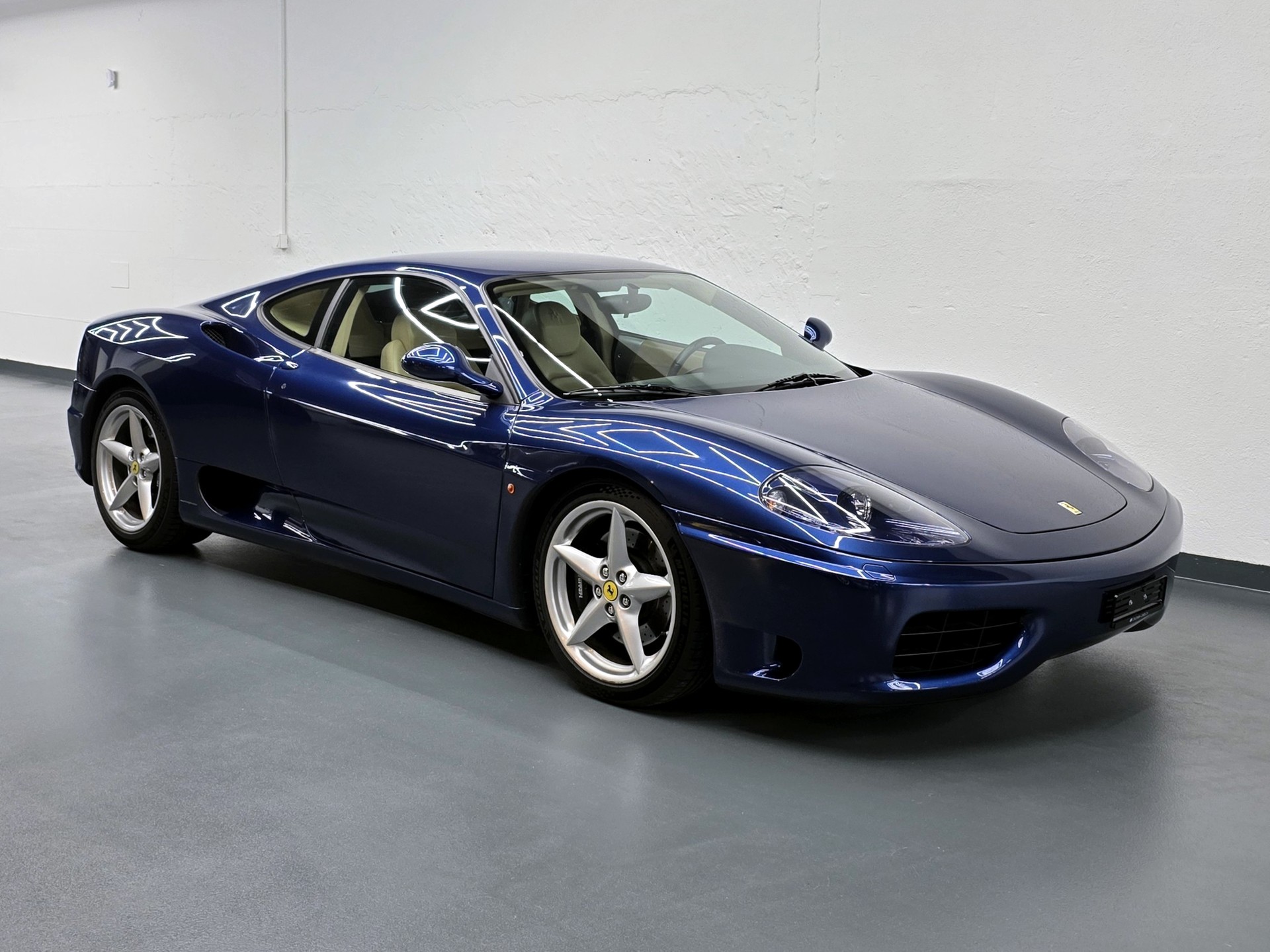 FERRARI F360 Modena-showroom-element-1