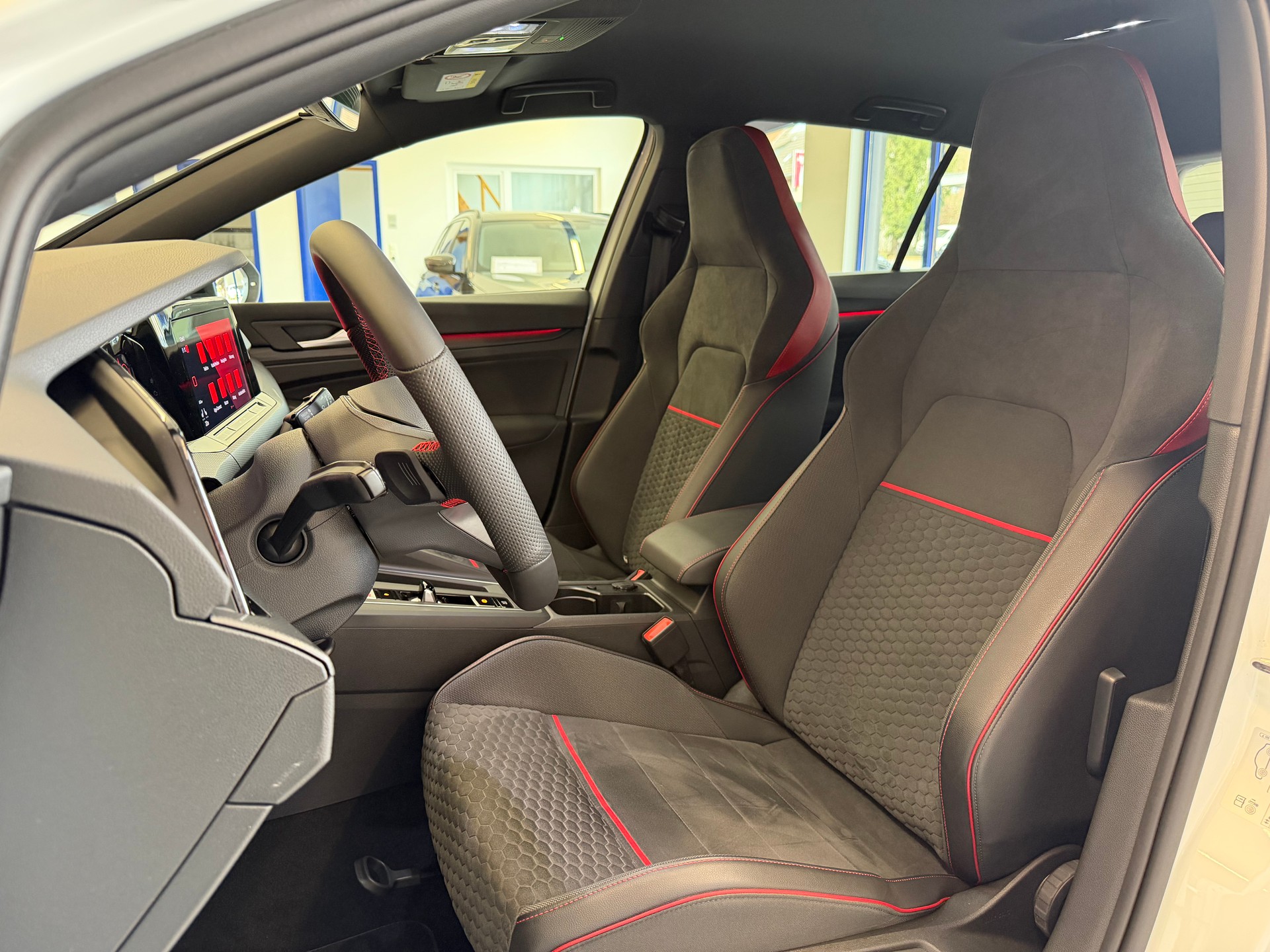 VW Golf 2.0 TSI GTI Clubsport DSG-image-10