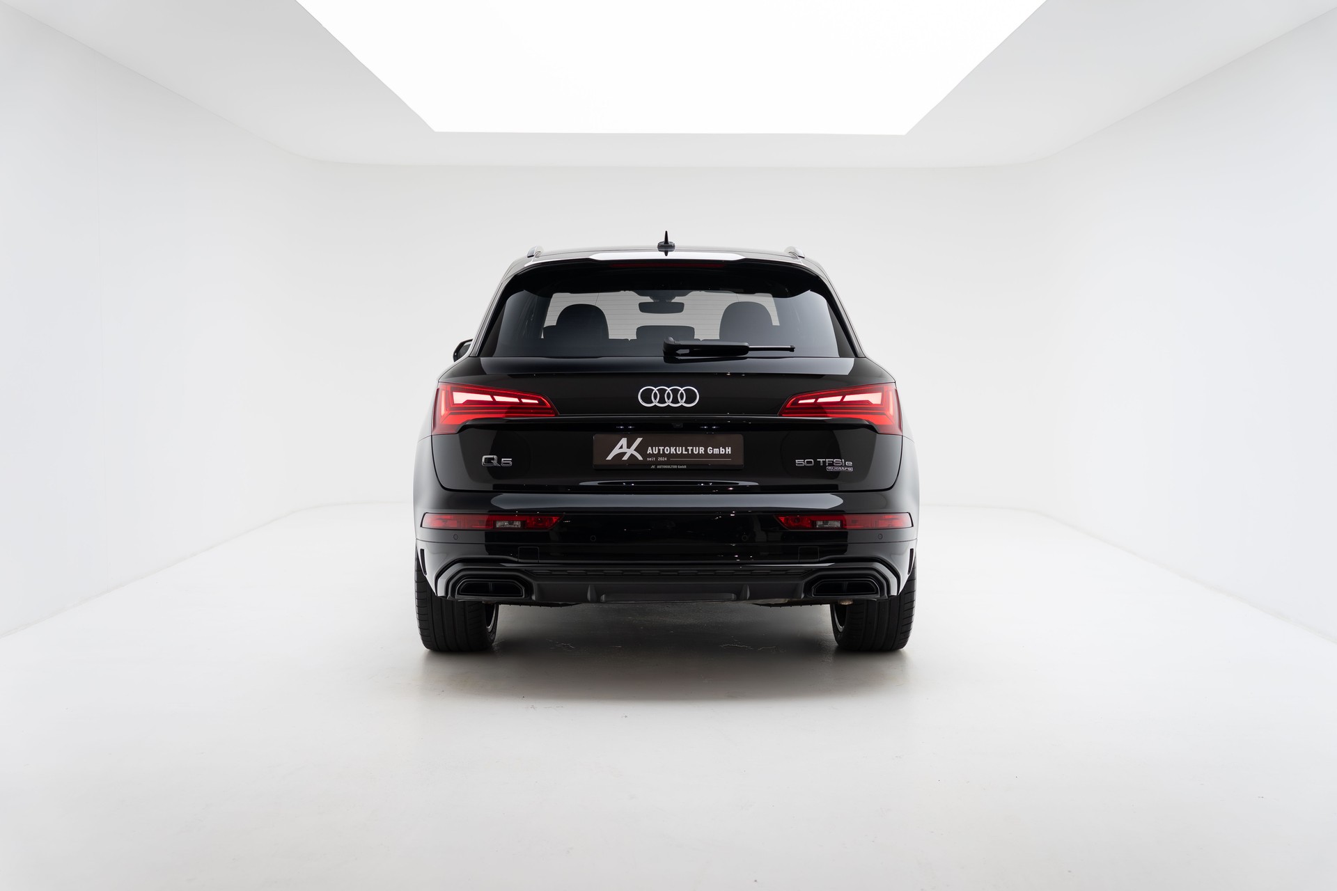 AUDI Q5 50 TFSI e PHEV Black Edition quattro S-tronic - AUDI Exclusive-image-8