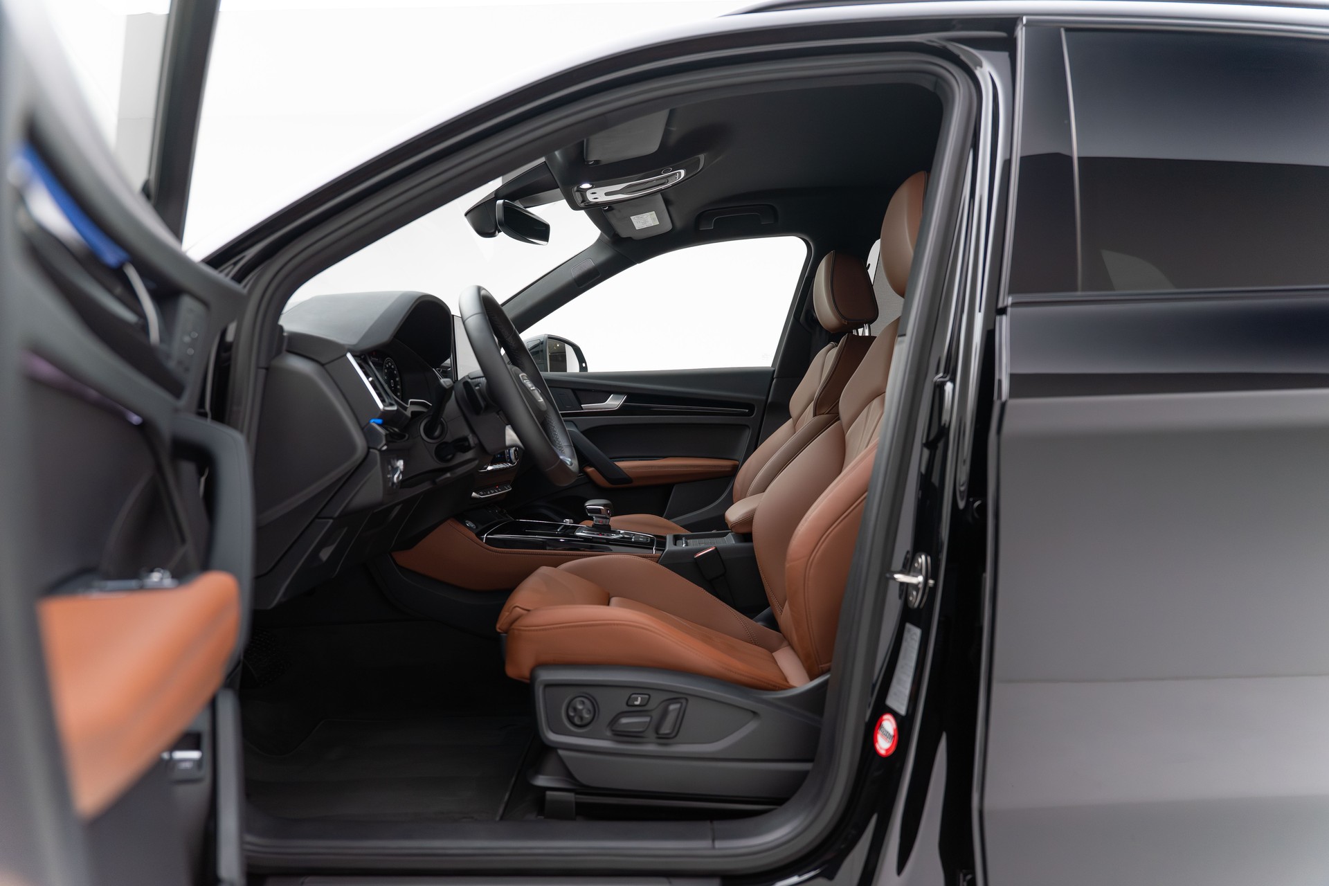 AUDI Q5 50 TFSI e PHEV Black Edition quattro S-tronic - AUDI Exclusive-image-16