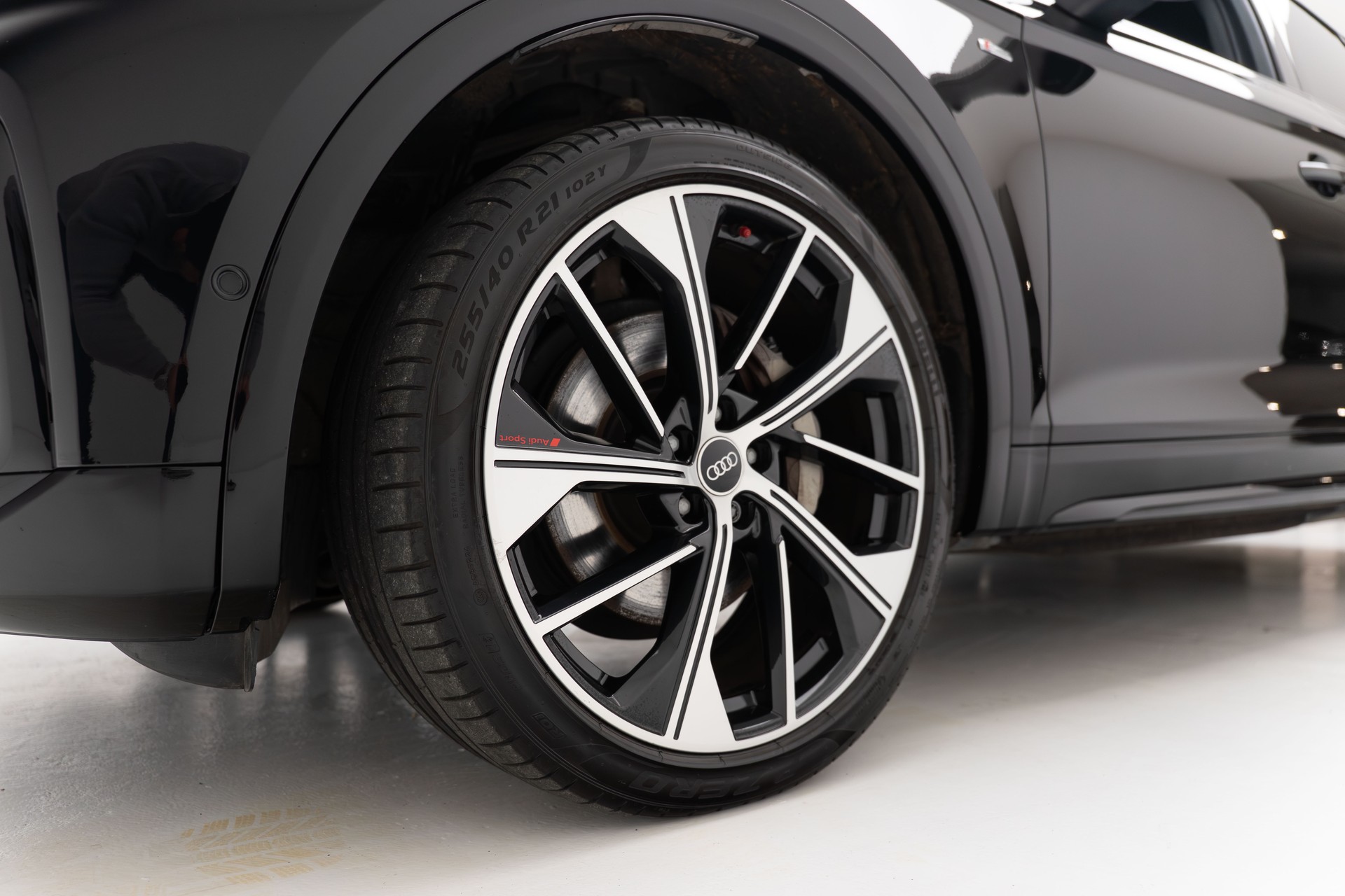 AUDI Q5 50 TFSI e PHEV Black Edition quattro S-tronic - AUDI Exclusive-image-7