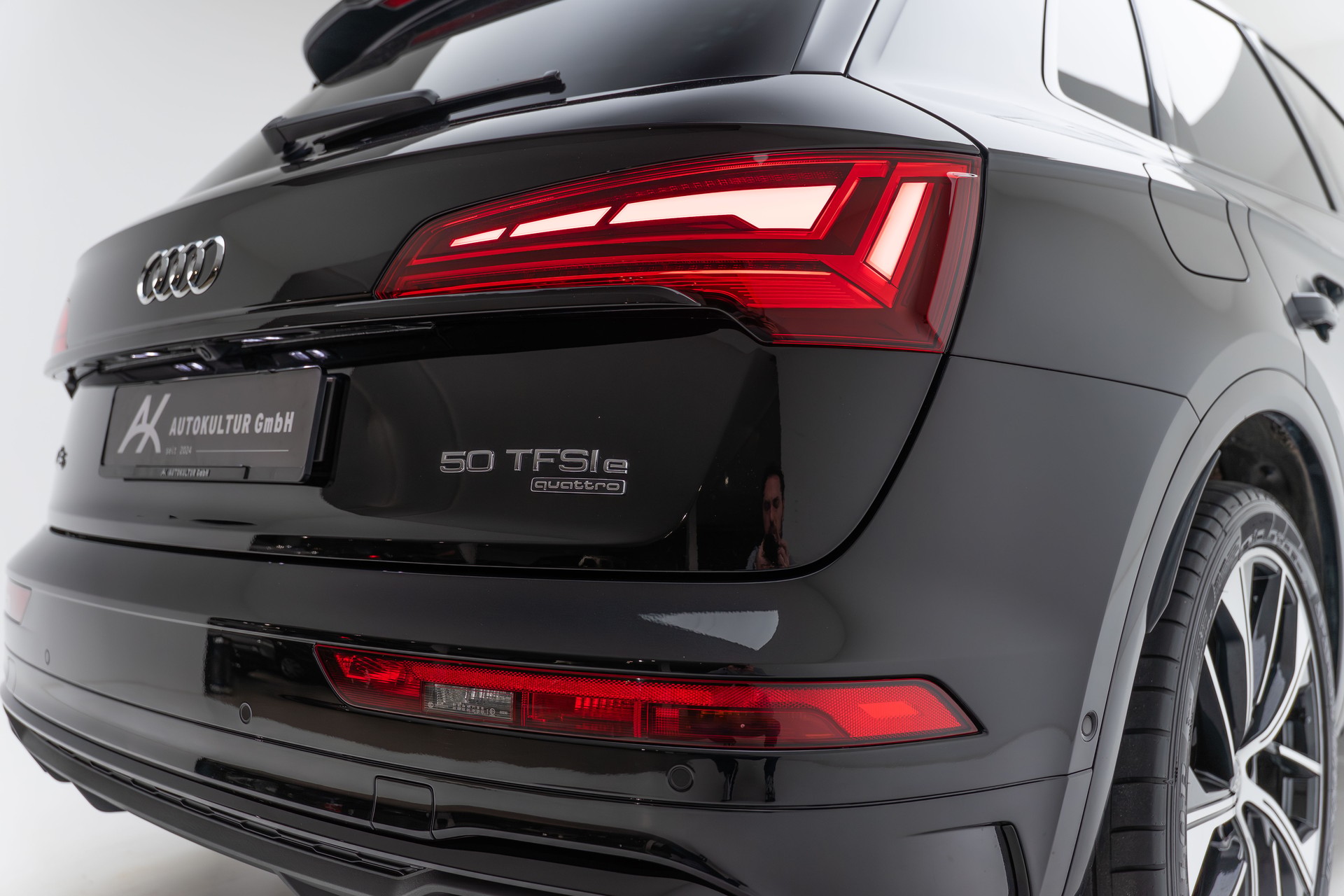 AUDI Q5 50 TFSI e PHEV Black Edition quattro S-tronic - AUDI Exclusive-image-12