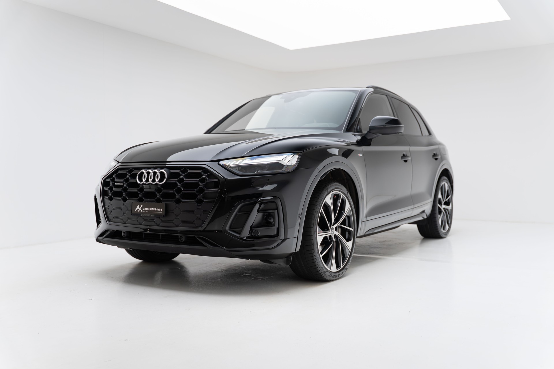 AUDI Q5 50 TFSI e PHEV Black Edition quattro S-tronic - AUDI Exclusive-image-5