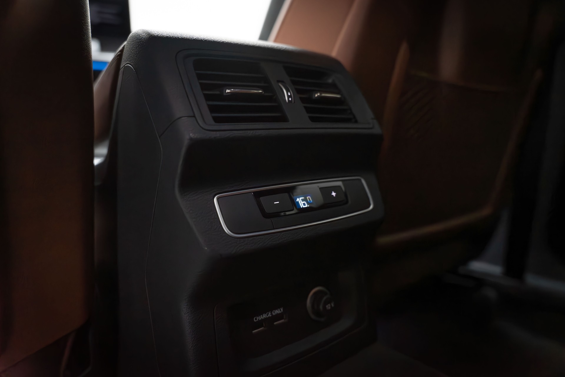 AUDI Q5 50 TFSI e PHEV Black Edition quattro S-tronic - AUDI Exclusive-image-23