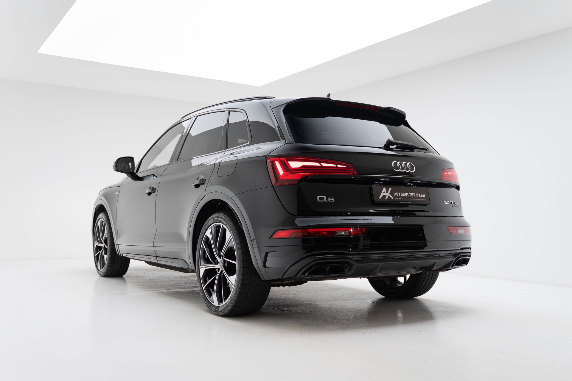 AUDI Q5 50 TFSI e PHEV Black Edition quattro S-tronic - AUDI Exclusive-image-10