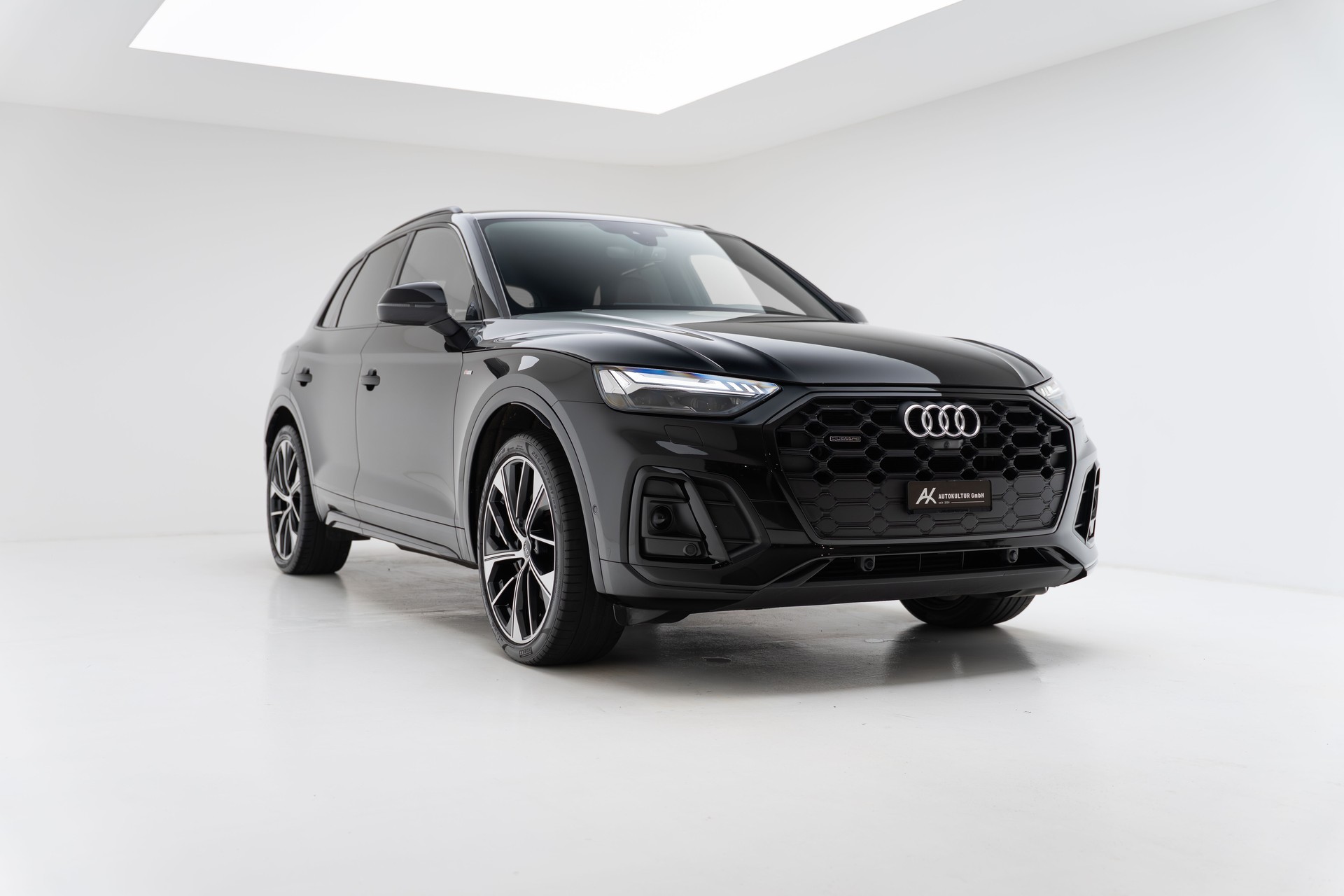 AUDI Q5 50 TFSI e PHEV Black Edition quattro S-tronic - AUDI Exclusive-showroom-element-2