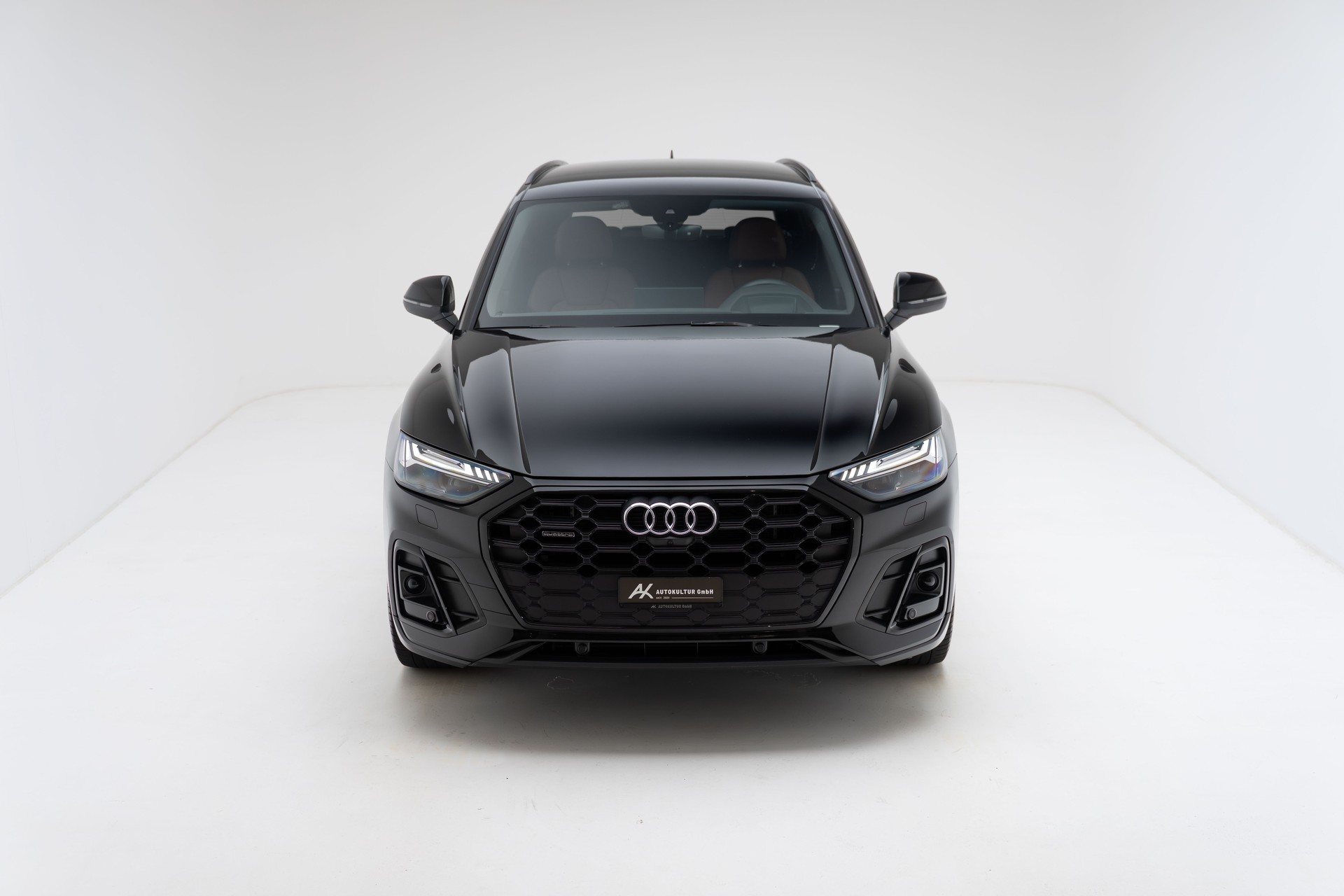 AUDI Q5 50 TFSI e PHEV Black Edition quattro S-tronic - AUDI Exclusive-showroom-element-1