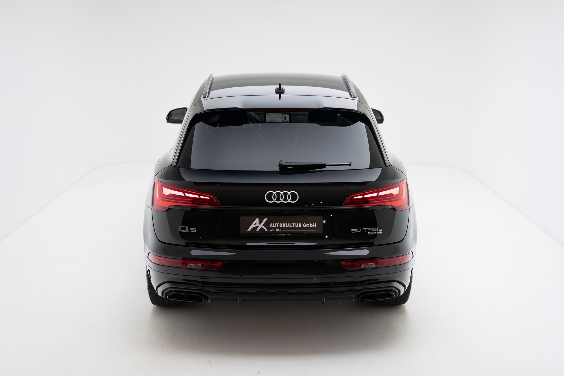AUDI Q5 50 TFSI e PHEV Black Edition quattro S-tronic - AUDI Exclusive-image-9