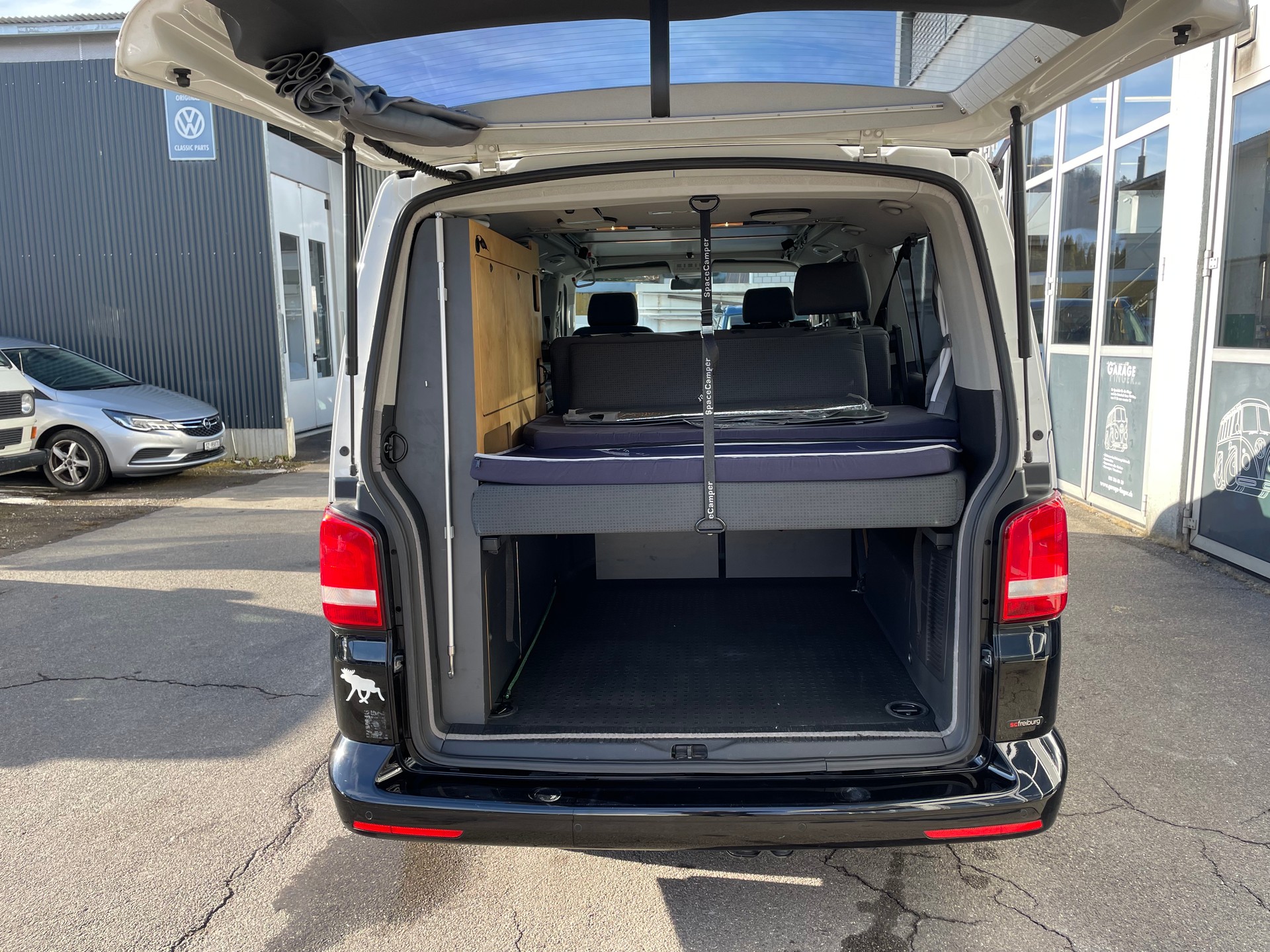 VW T5 SpaceCamper Classic LWB-image-5
