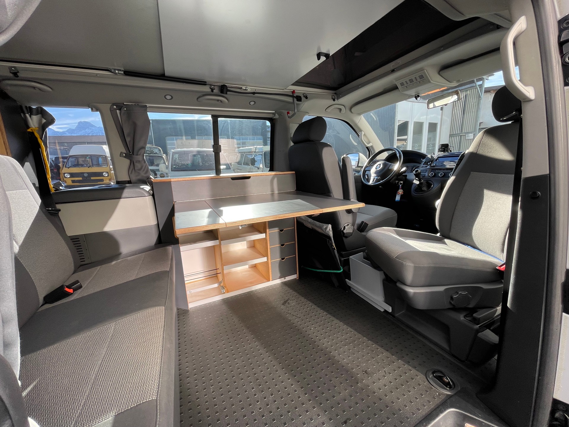 VW T5 SpaceCamper Classic LWB-image-9