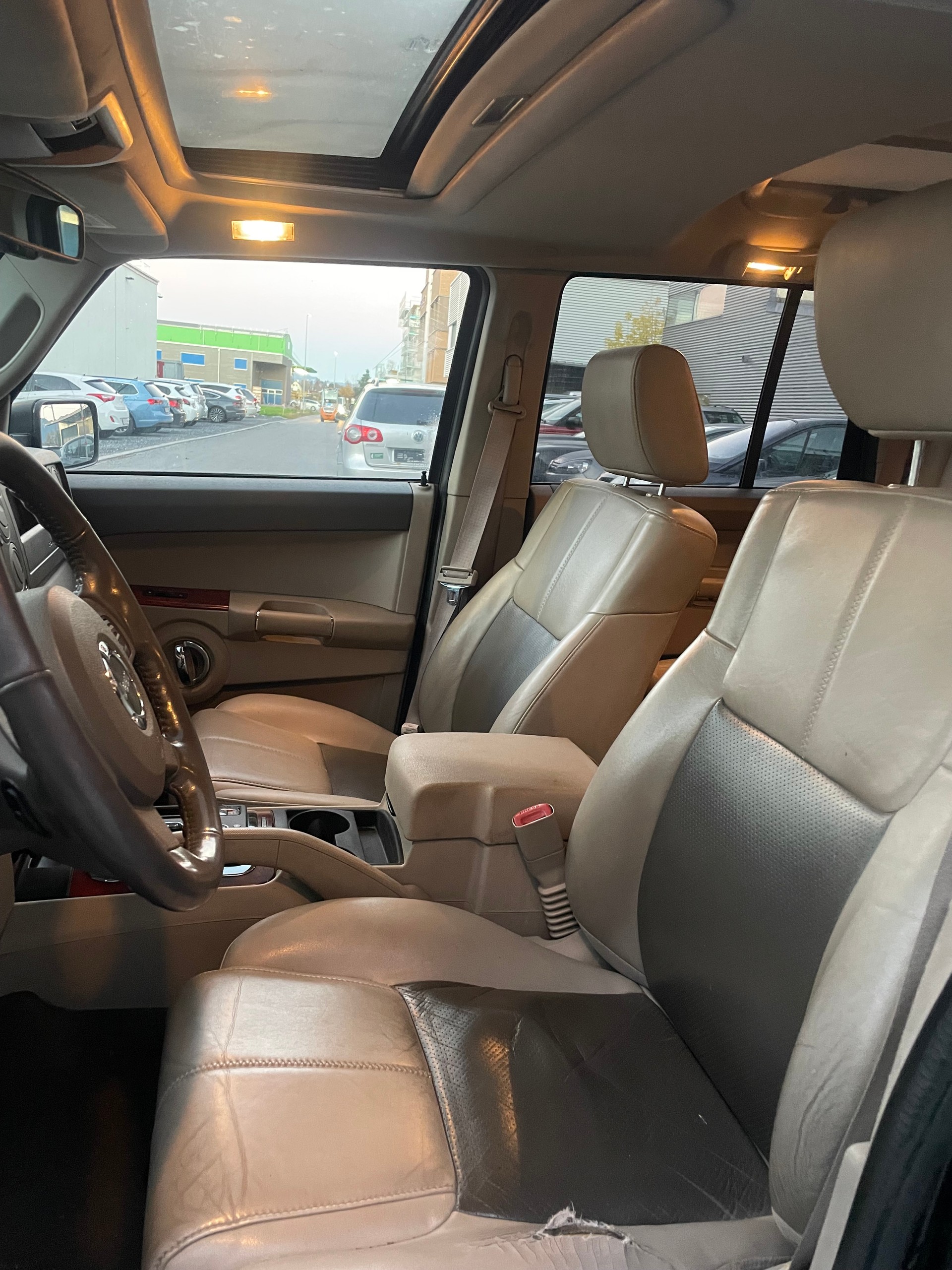 JEEP Commander 3.0 CRD Limited Automatic-image-11