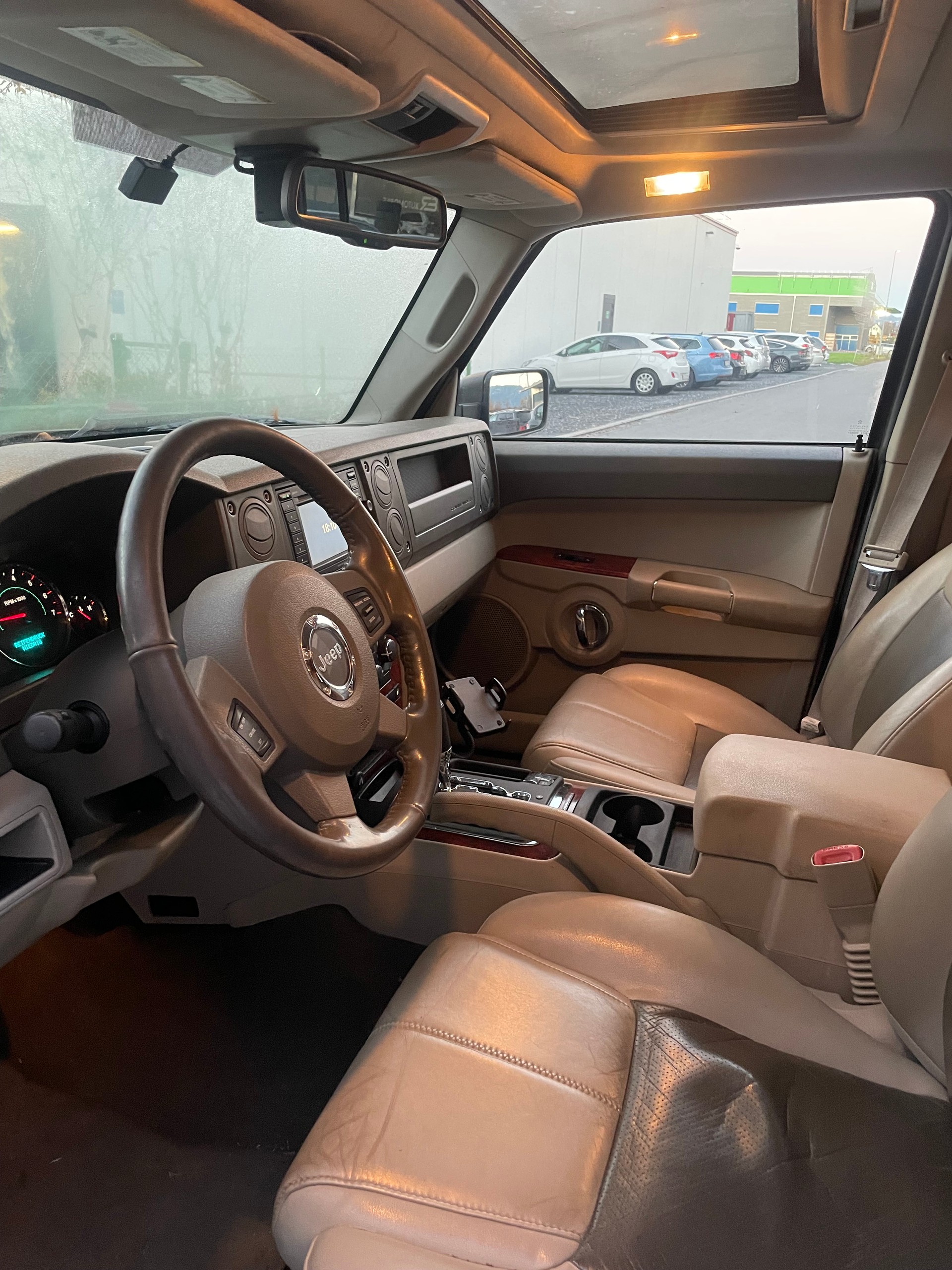 JEEP Commander 3.0 CRD Limited Automatic-image-10