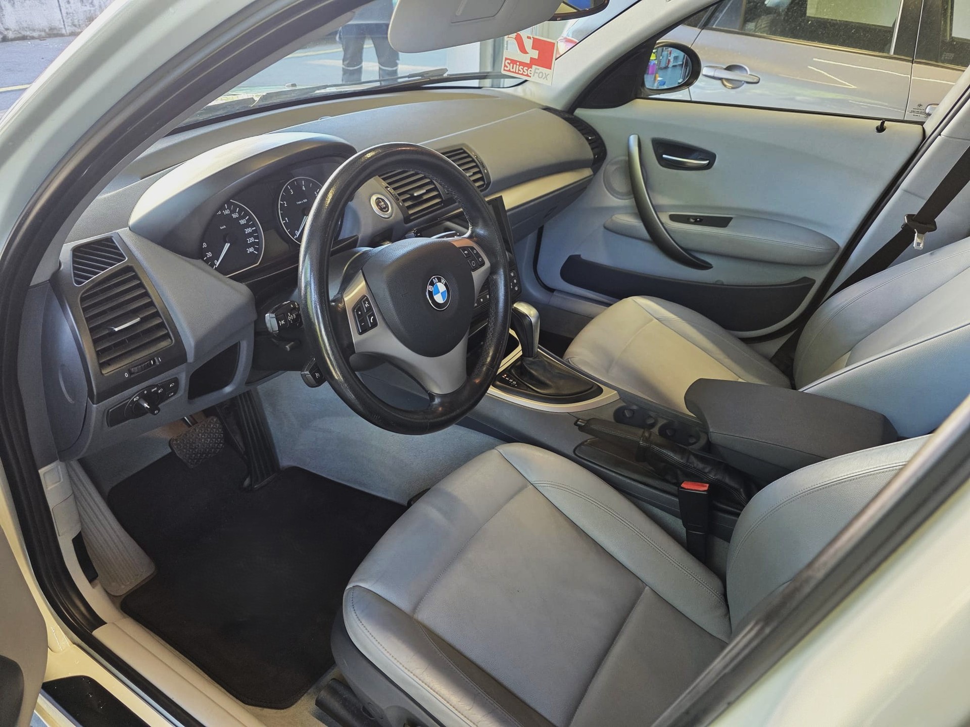 BMW 120i-image-7