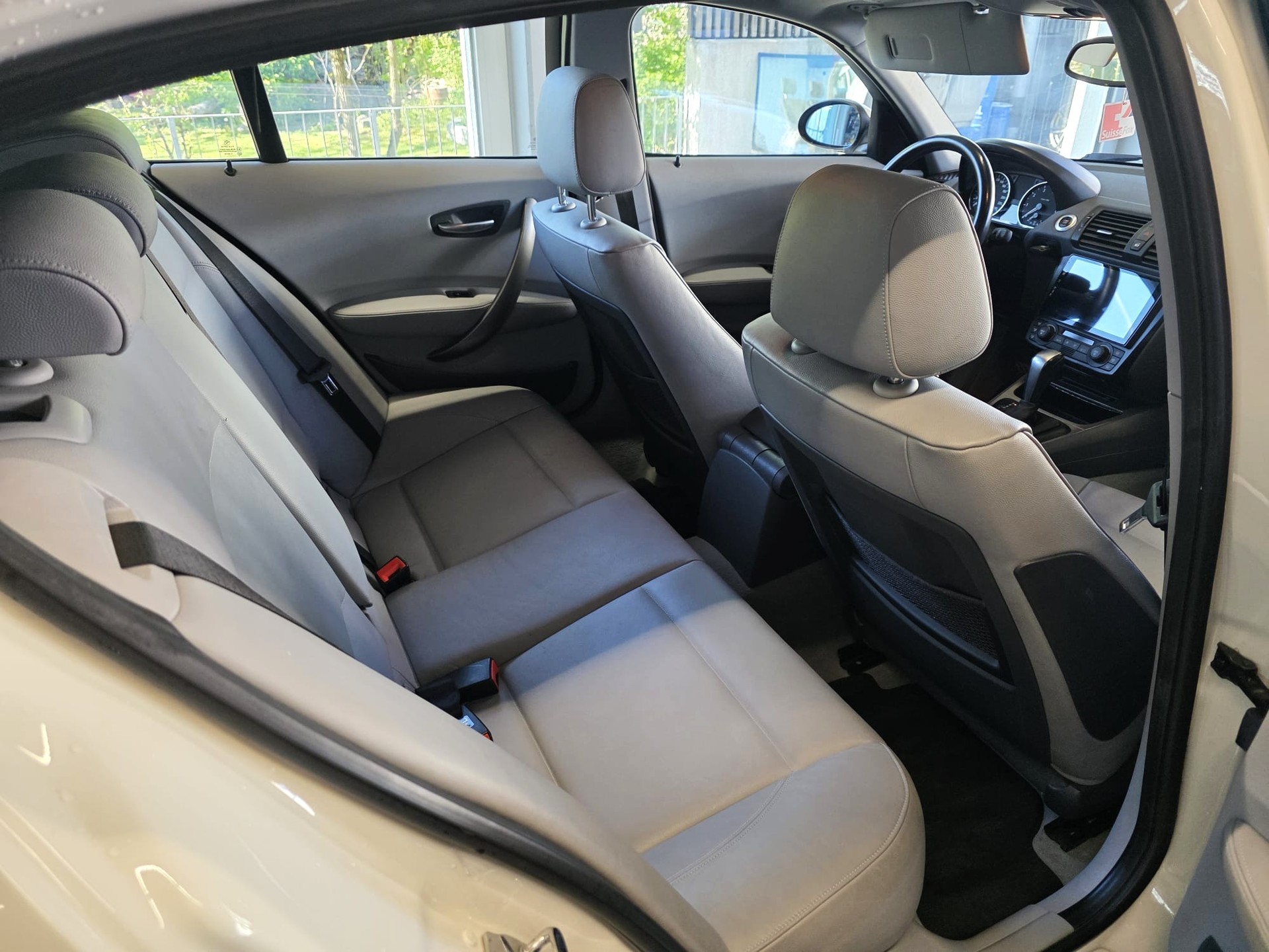 BMW 120i-image-9