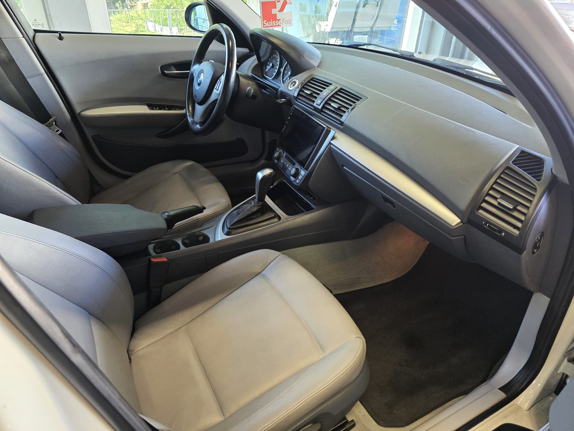 BMW 120i-image-10