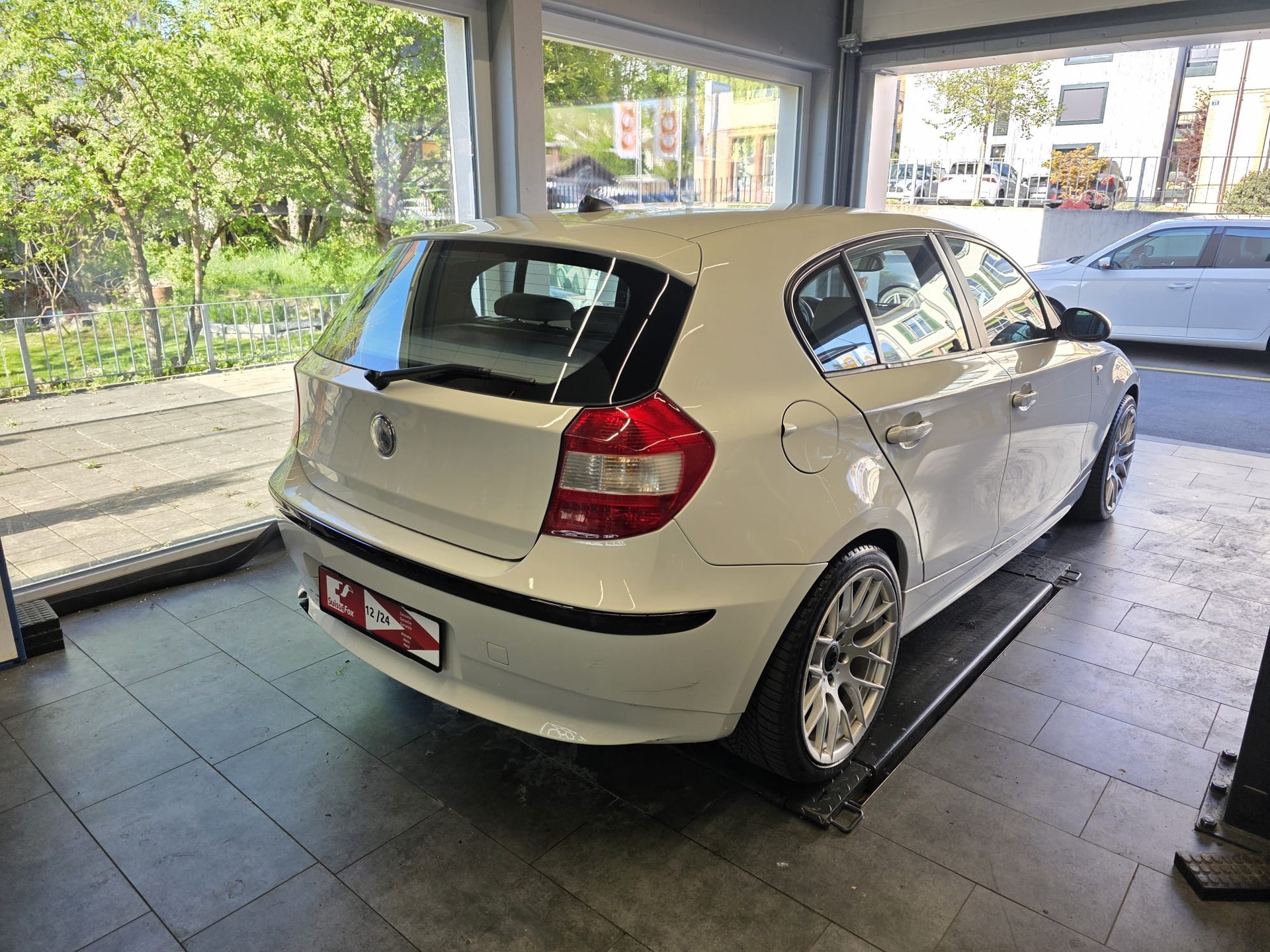 BMW 120i-image-5