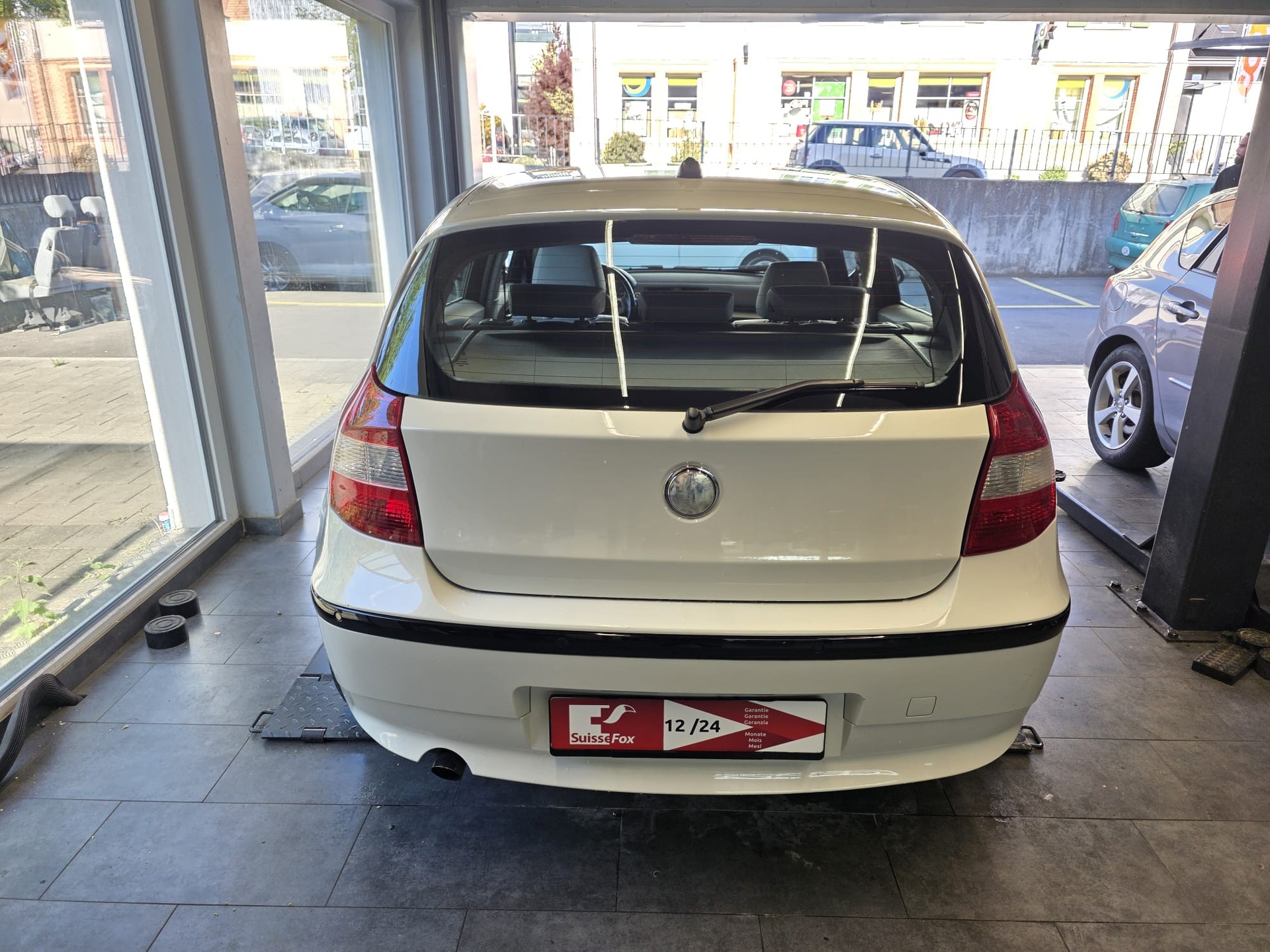 BMW 120i-image-6