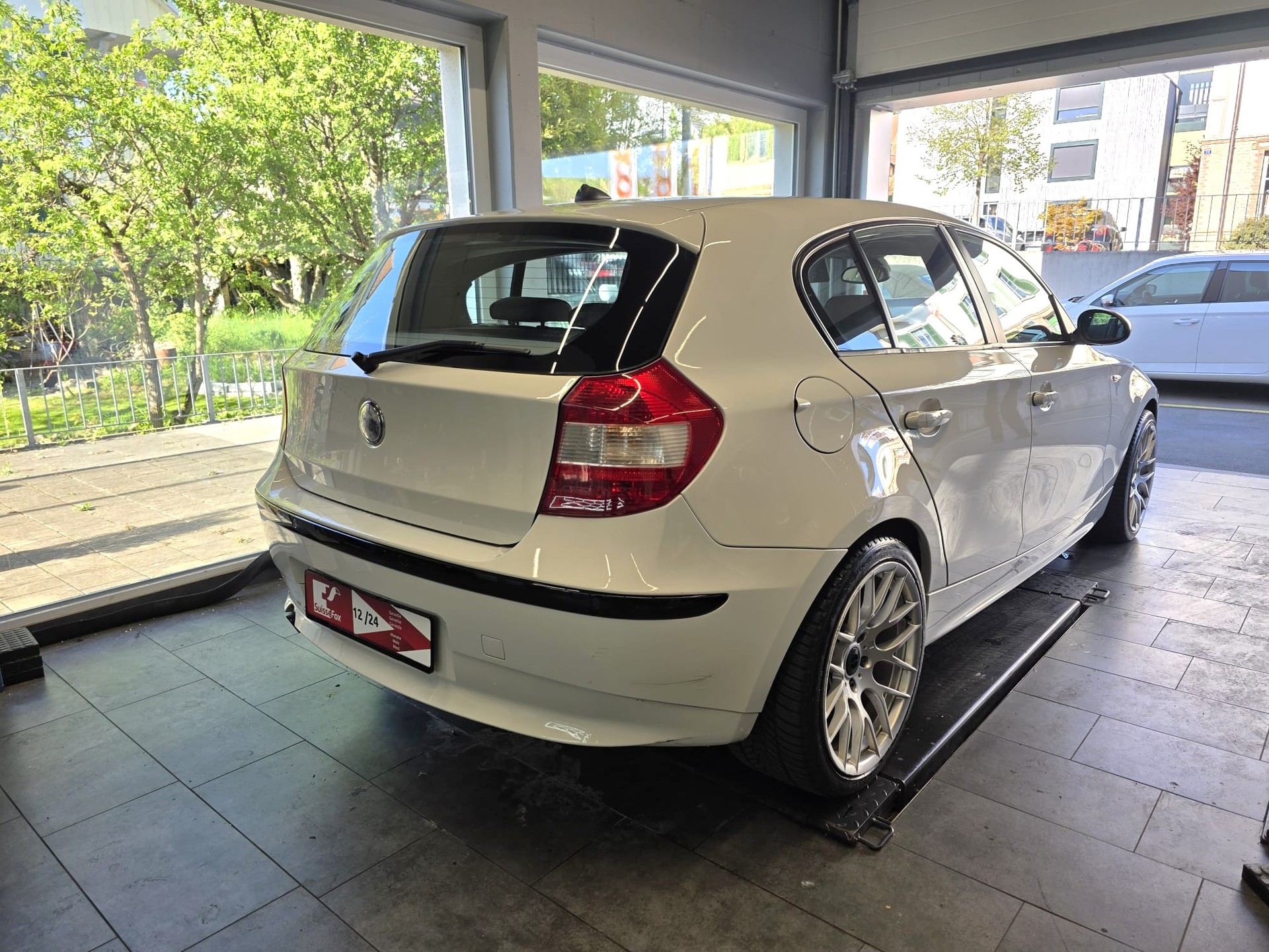 BMW 120i-image-4